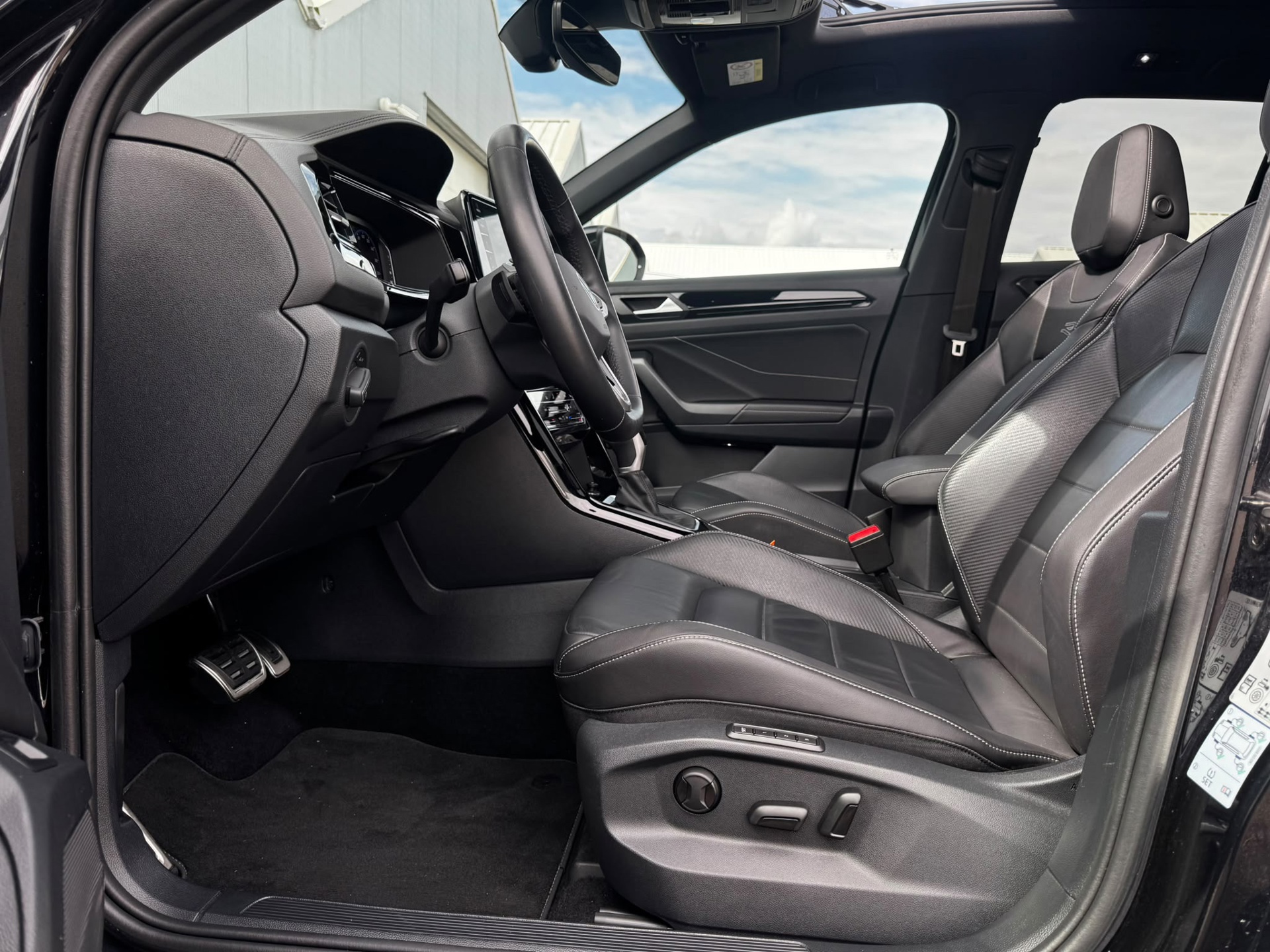 Volkswagen T-Roc 1.5 TSI R-Line (2024), foto 9