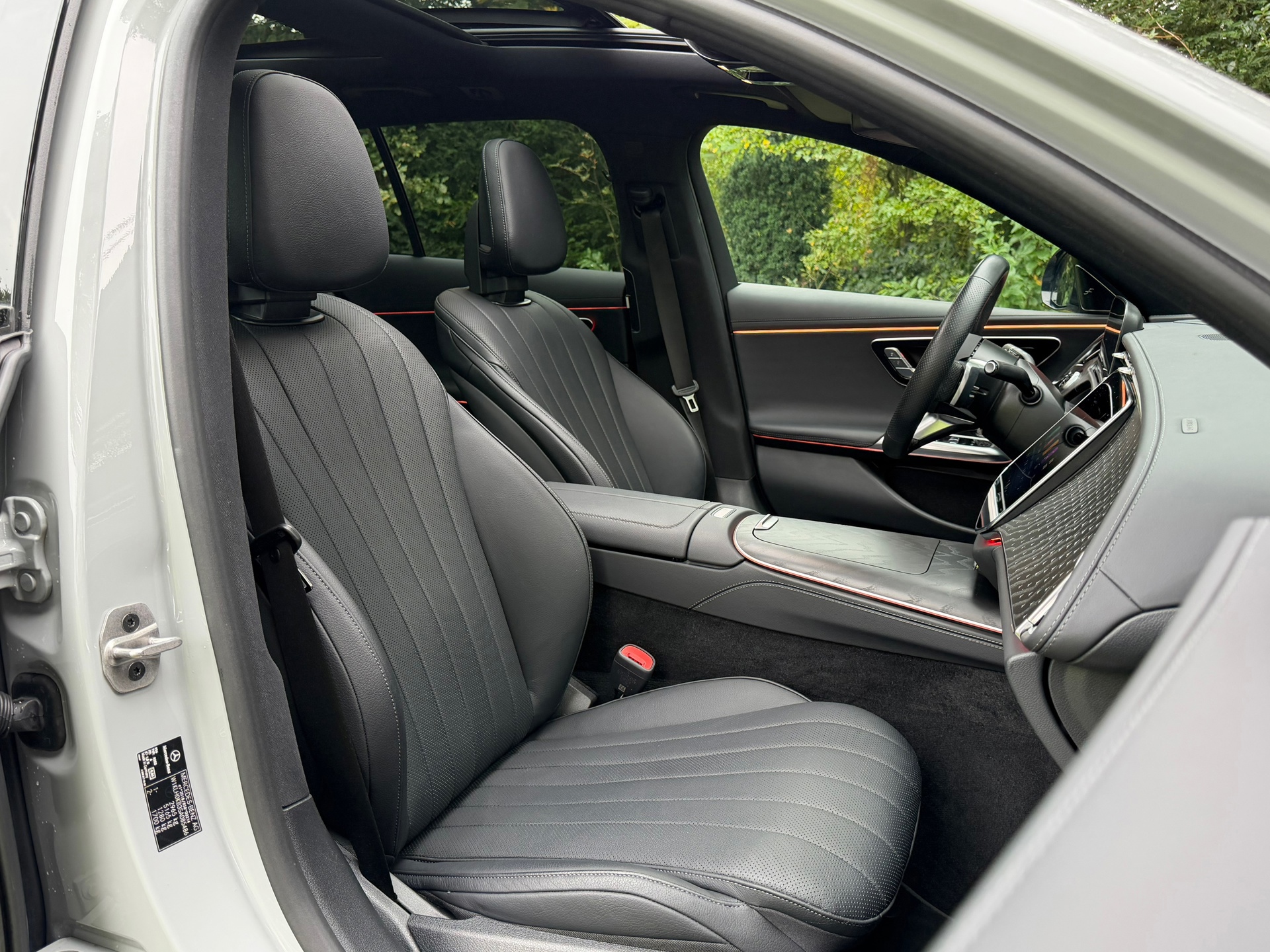 Mercedes-Benz E-klasse Estate 300 de 4MATIC AMG Line (2024), foto 10