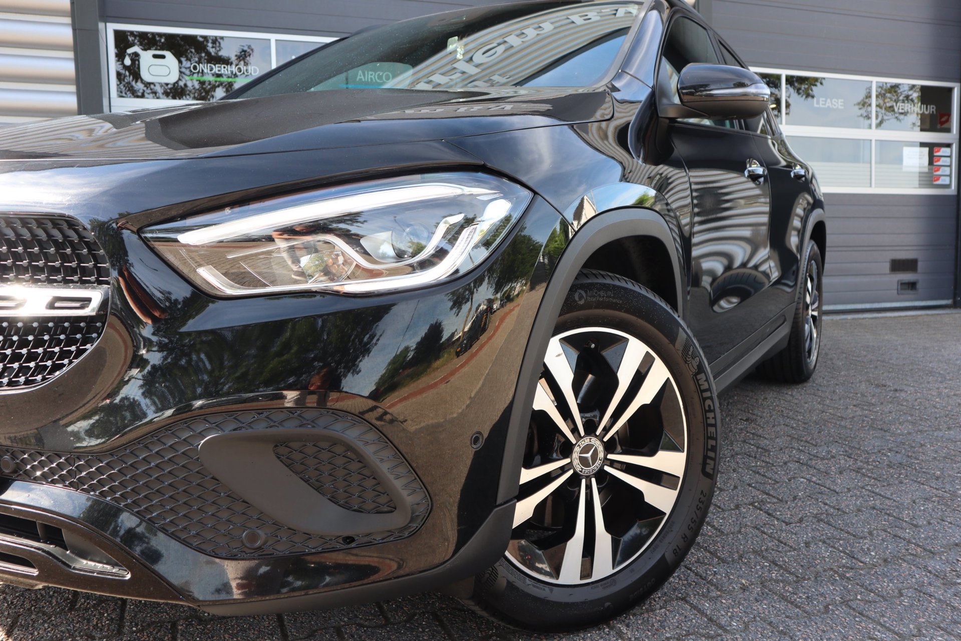 Mercedes-Benz GLA-klasse 200 AMG Line (2020), foto 2