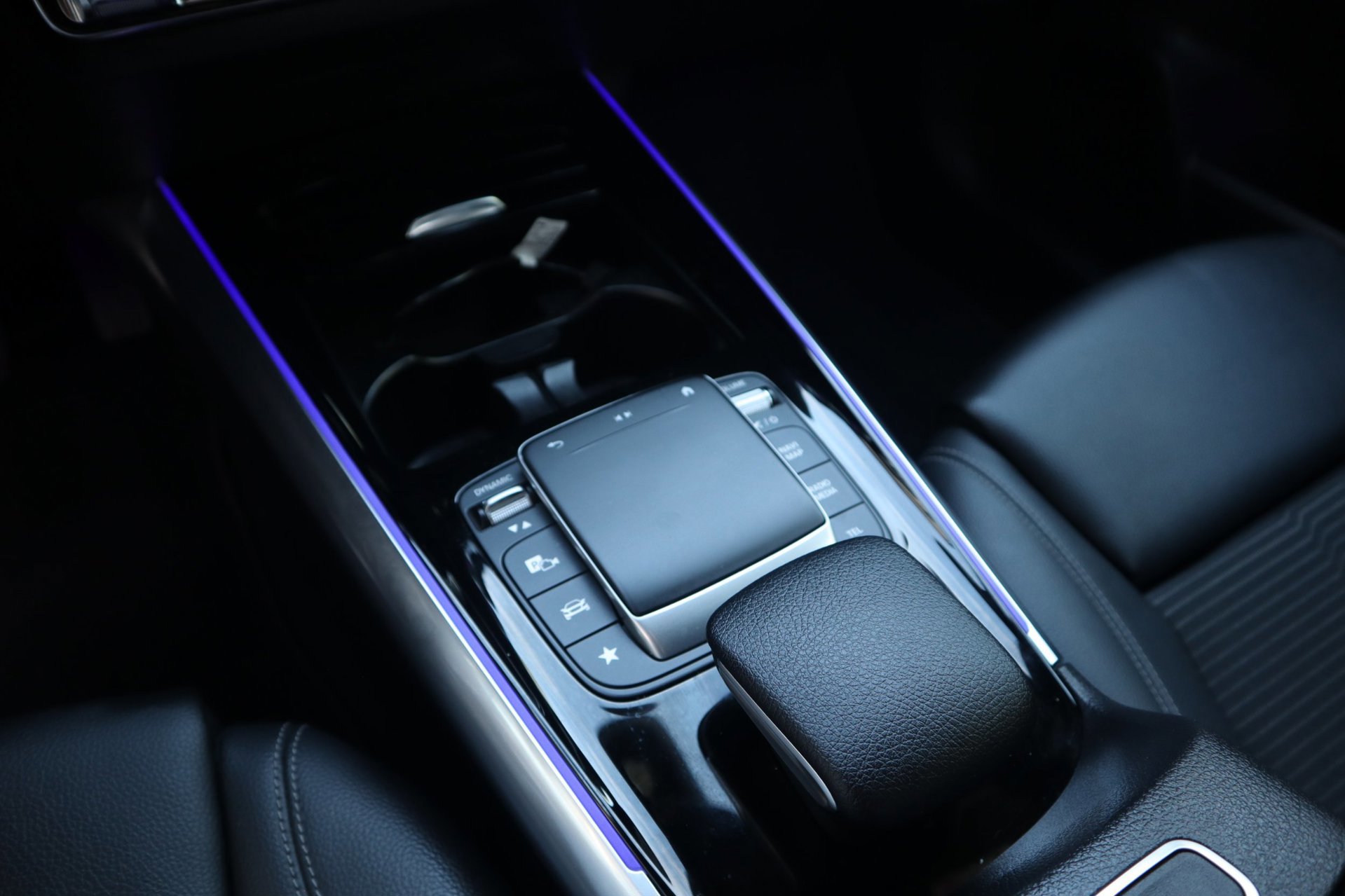Mercedes-Benz GLA-klasse 200 AMG Line (2020), foto 18