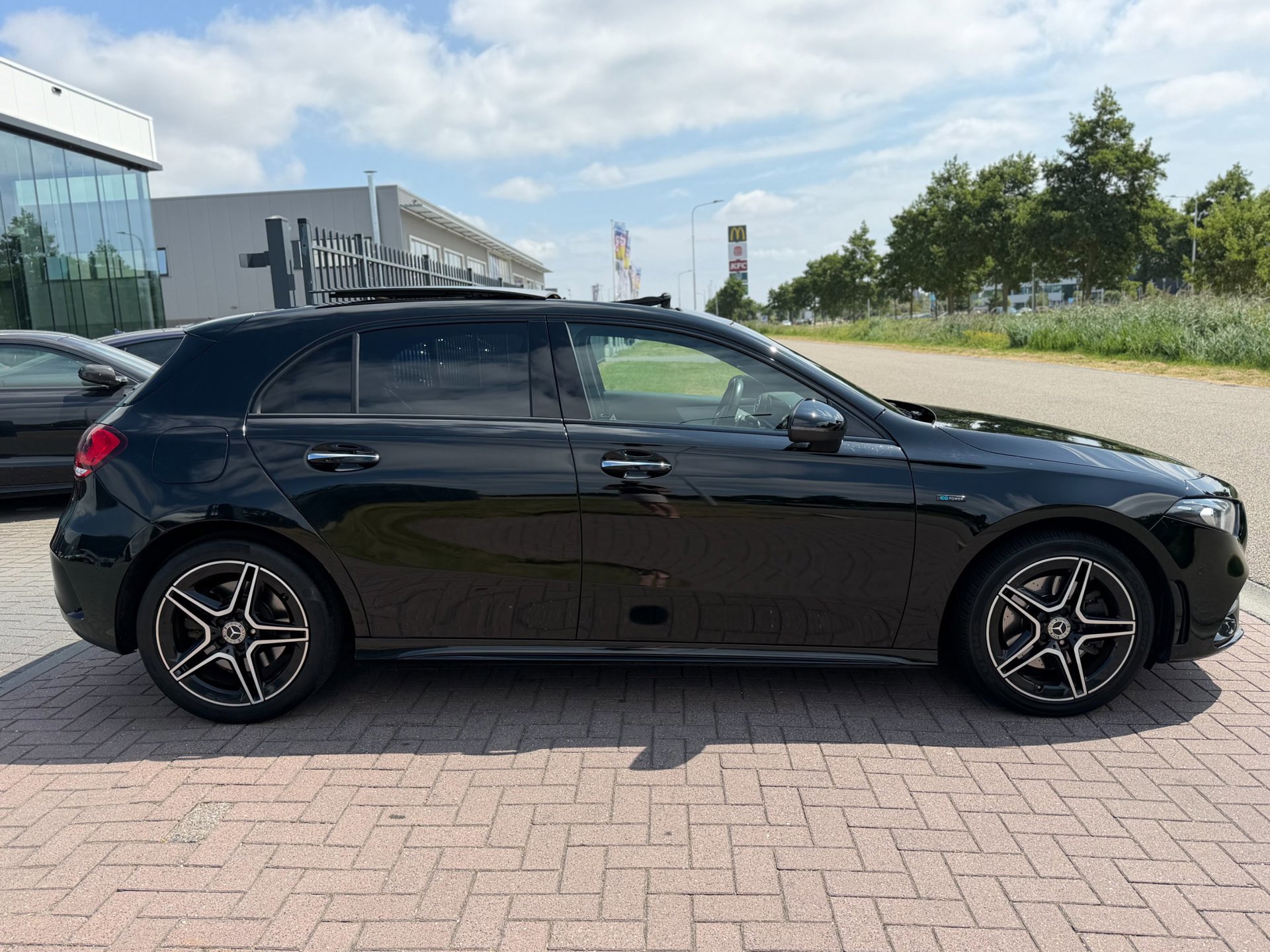 Mercedes-Benz A-klasse 250 e Business Solution AMG Limited (2020), foto 5