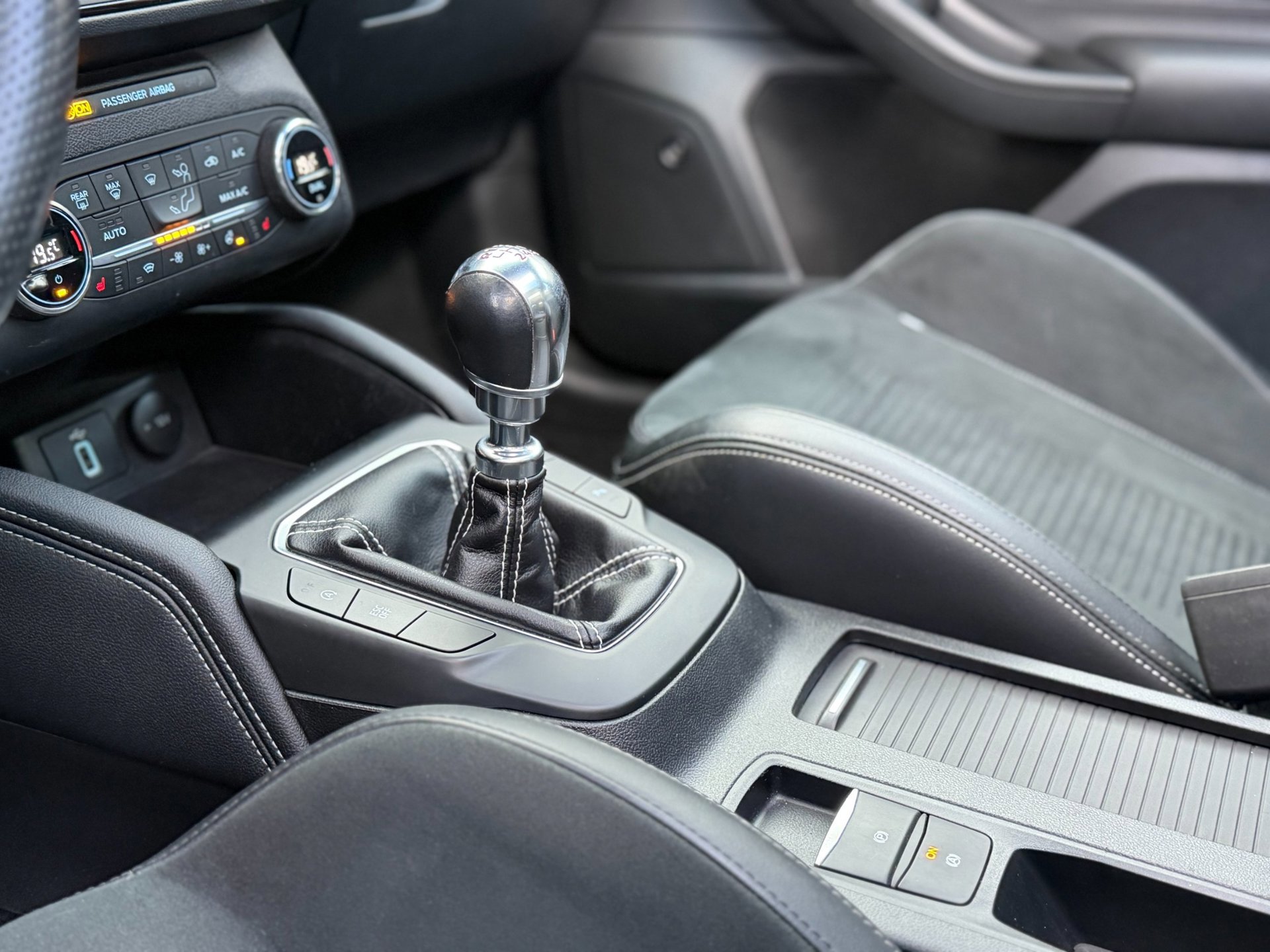 Ford Focus Wagon 2.3 EcoBoost ST-3 (2019), foto 35