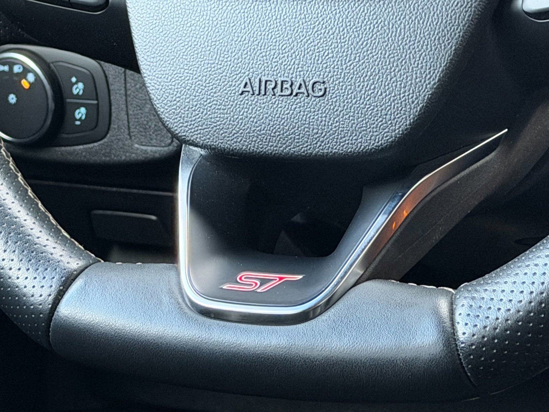 Ford Focus Wagon 2.3 EcoBoost ST-3 (2019), foto 37