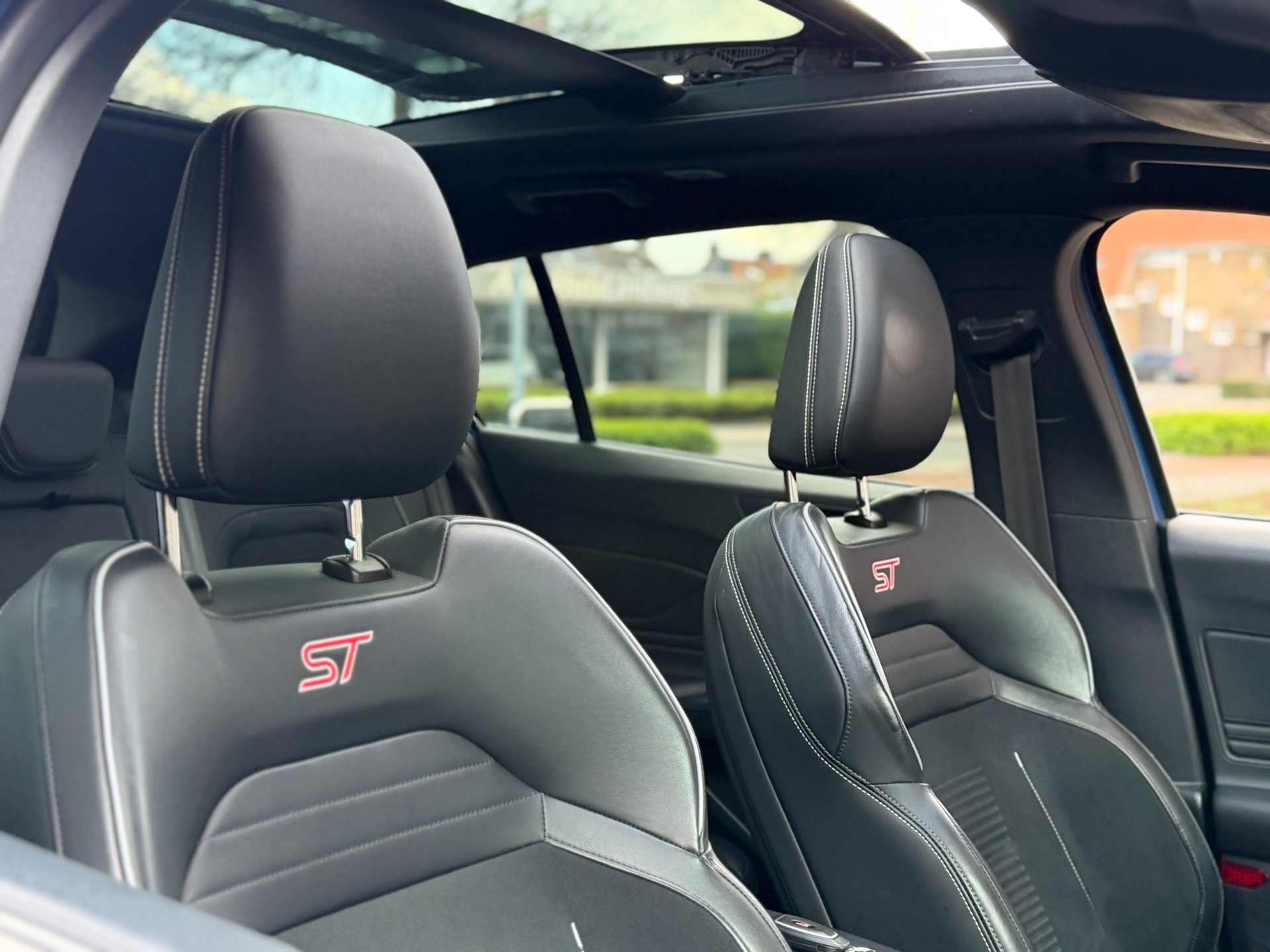 Ford Focus Wagon 2.3 EcoBoost ST-3 (2019), foto 10