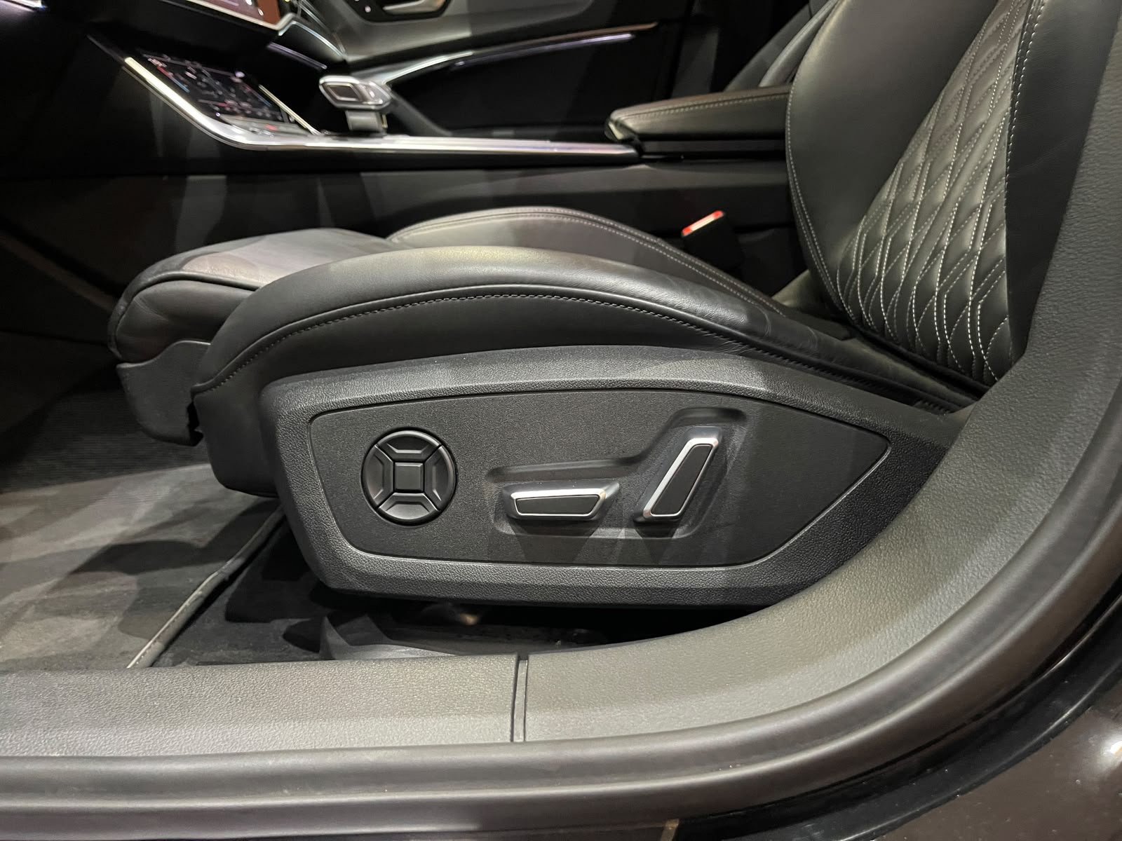 Audi A6 Avant 55 TFSI quattro S edition Competition (2024), foto 23
