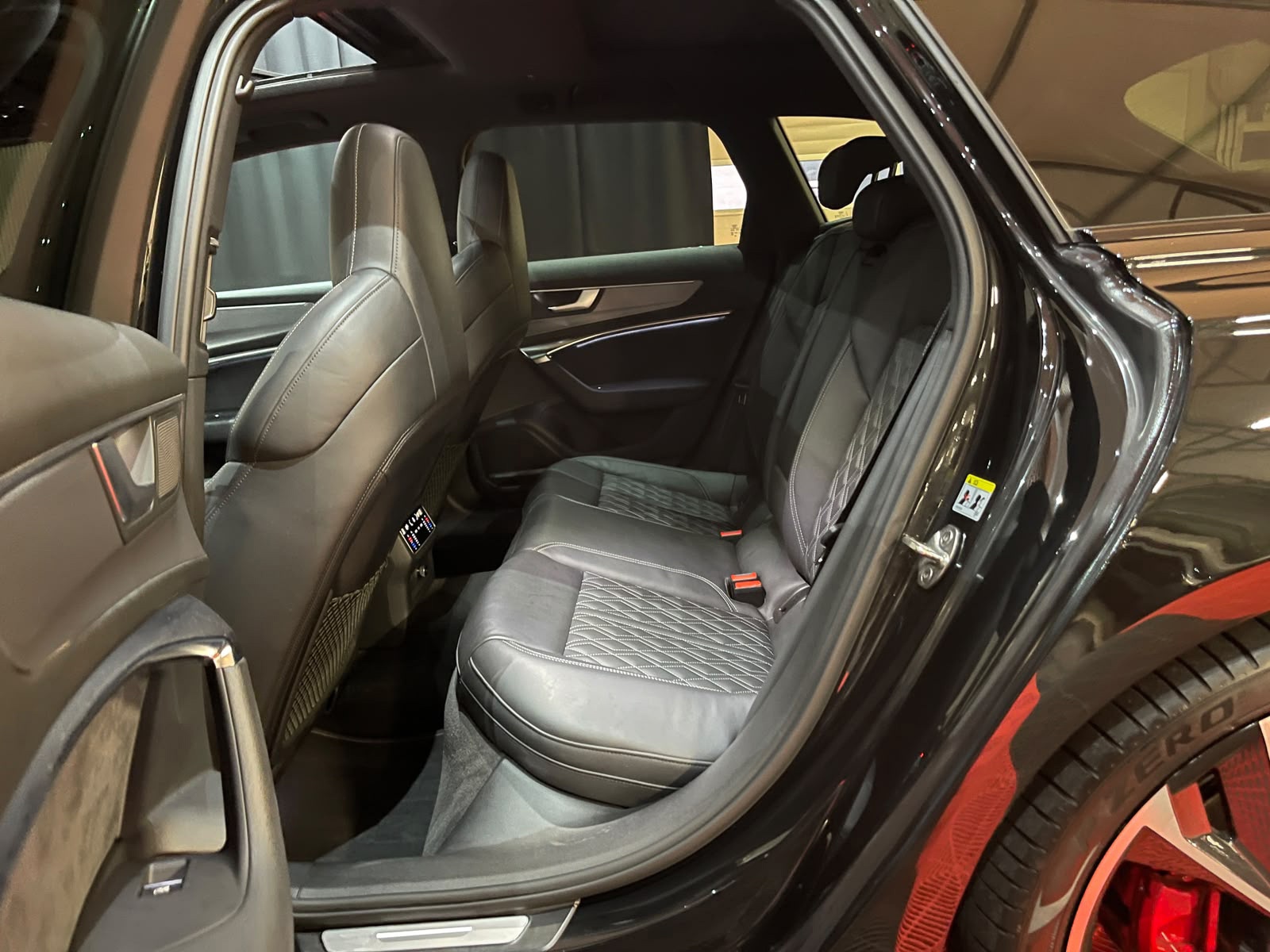 Audi A6 Avant 55 TFSI quattro S edition Competition (2024), foto 24