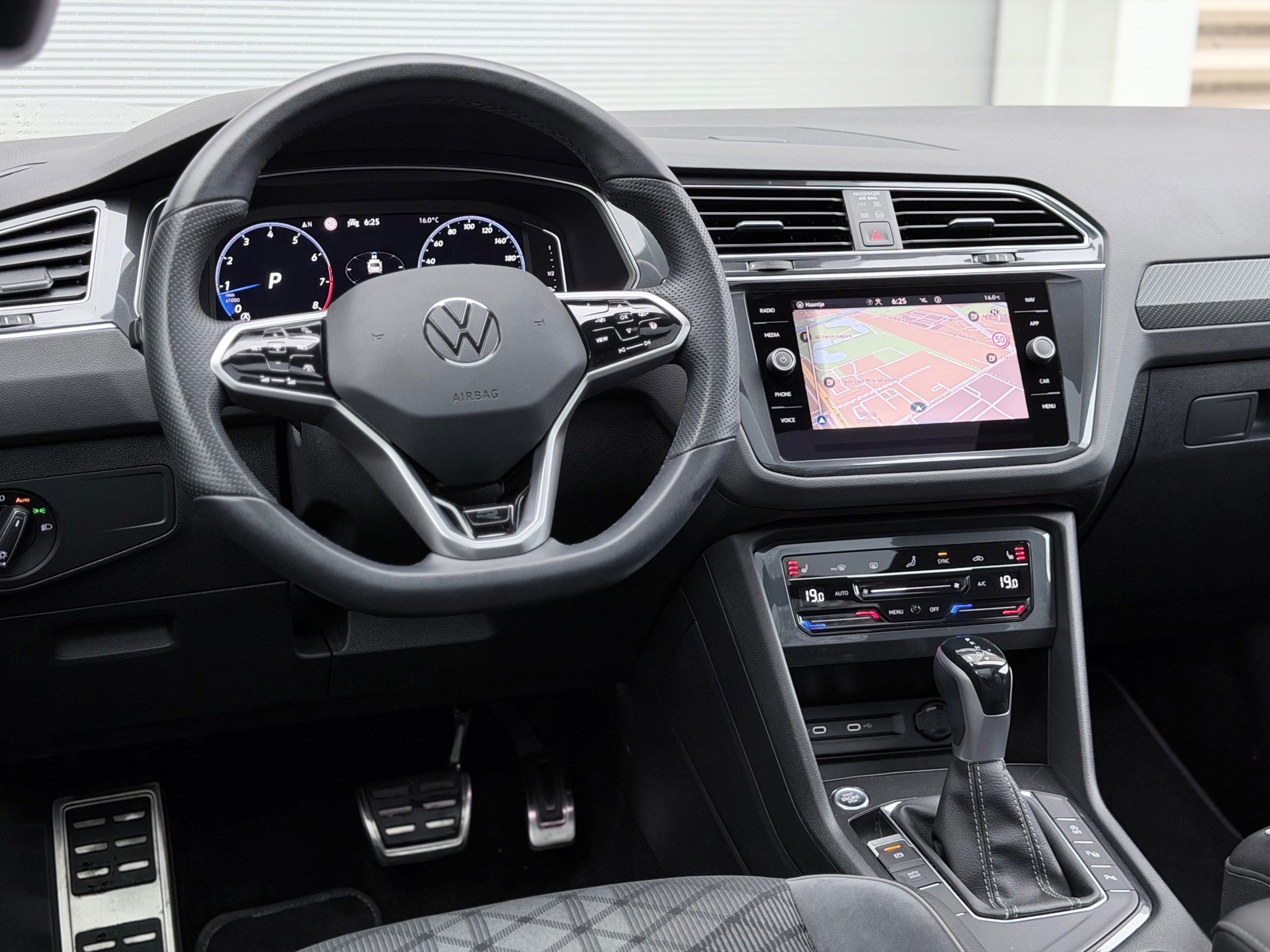 Volkswagen Tiguan 1.5 TSI R-Line (2023), foto 12