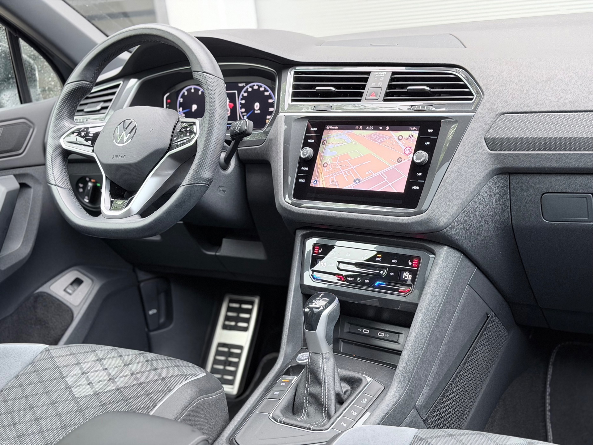 Volkswagen Tiguan 1.5 TSI R-Line (2023), foto 16