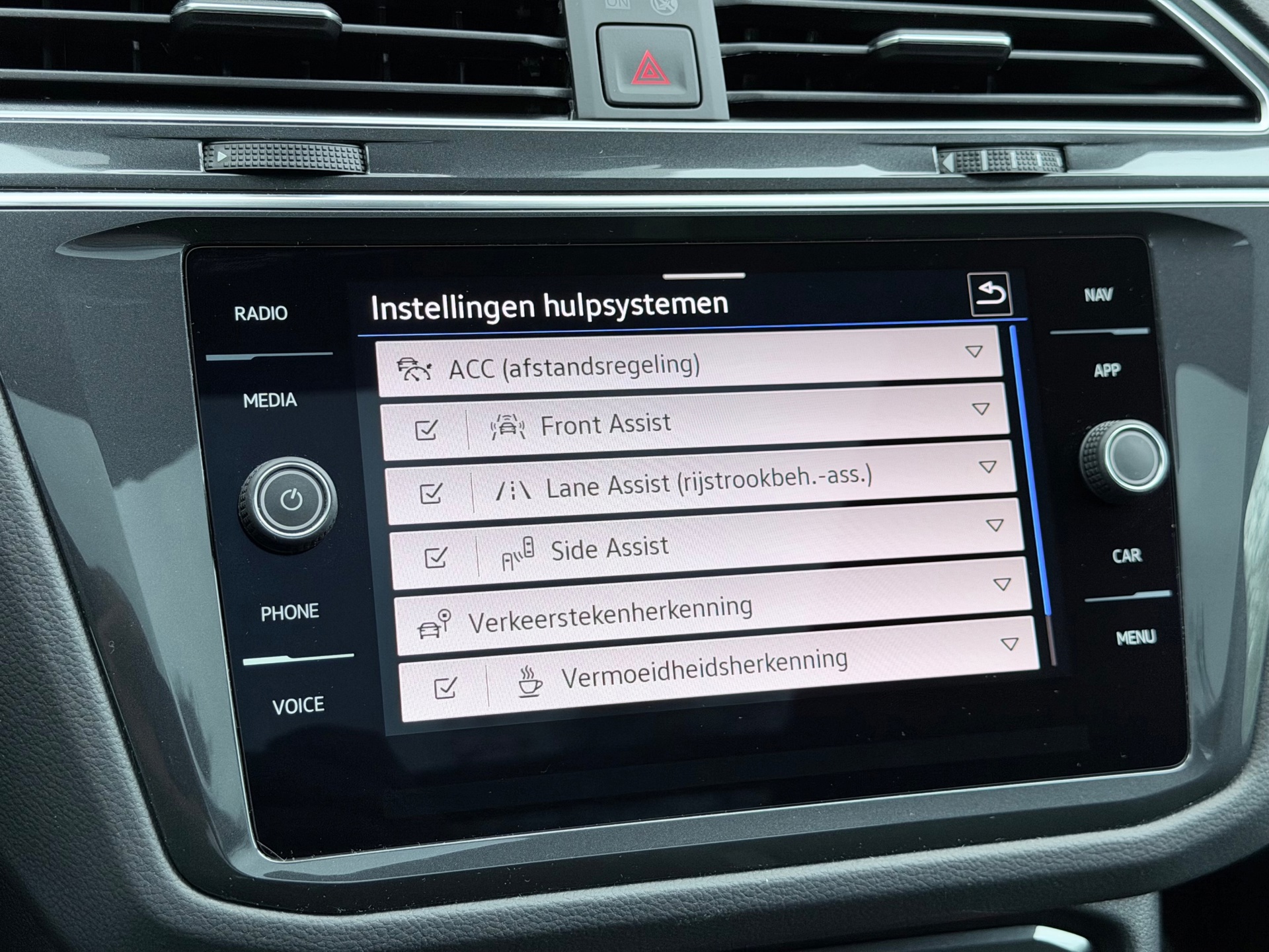 Volkswagen Tiguan 1.5 TSI R-Line (2023), foto 22