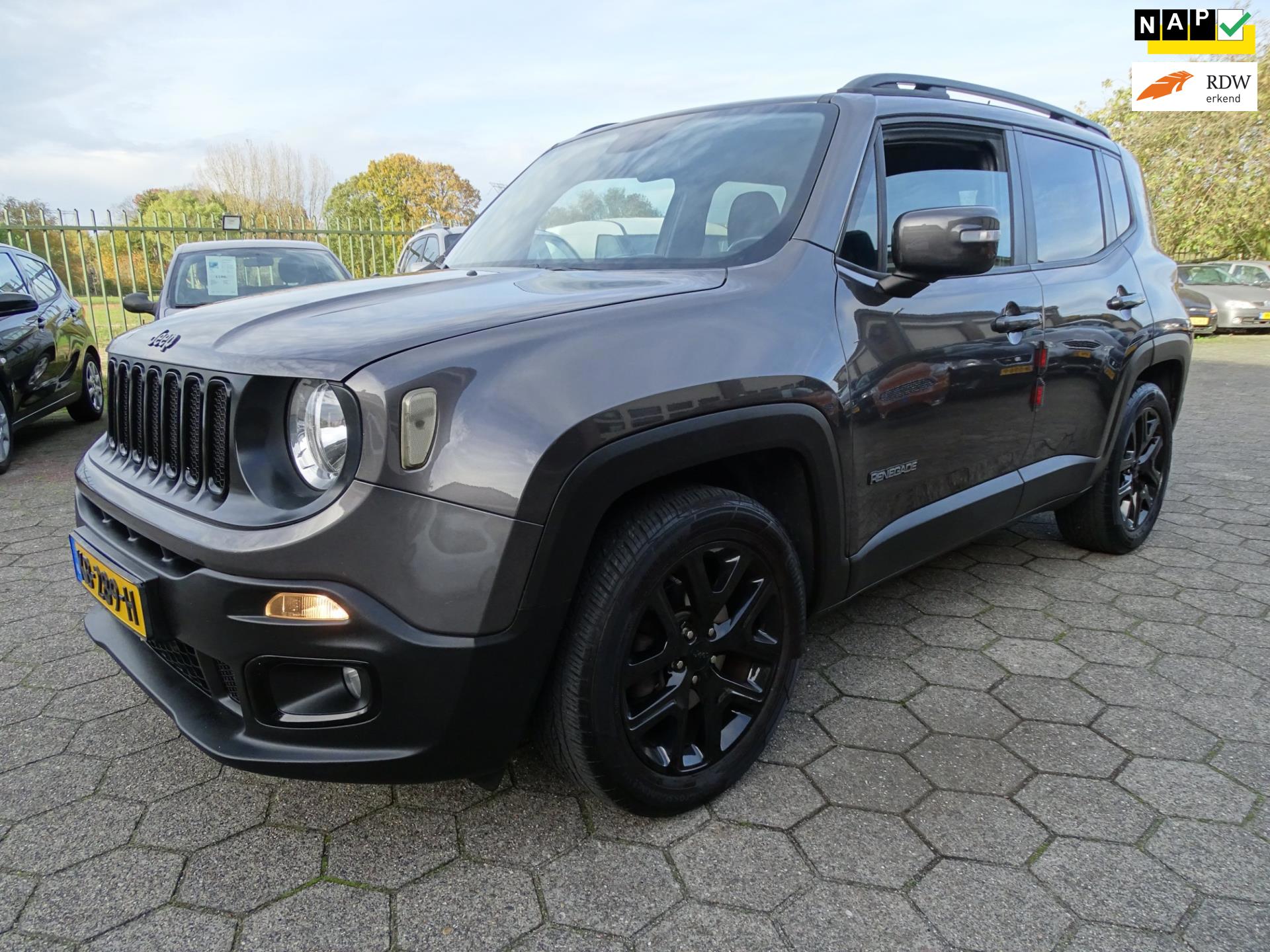 Jeep Renegade 1.6 E-Torq Black Line (2016), foto 1