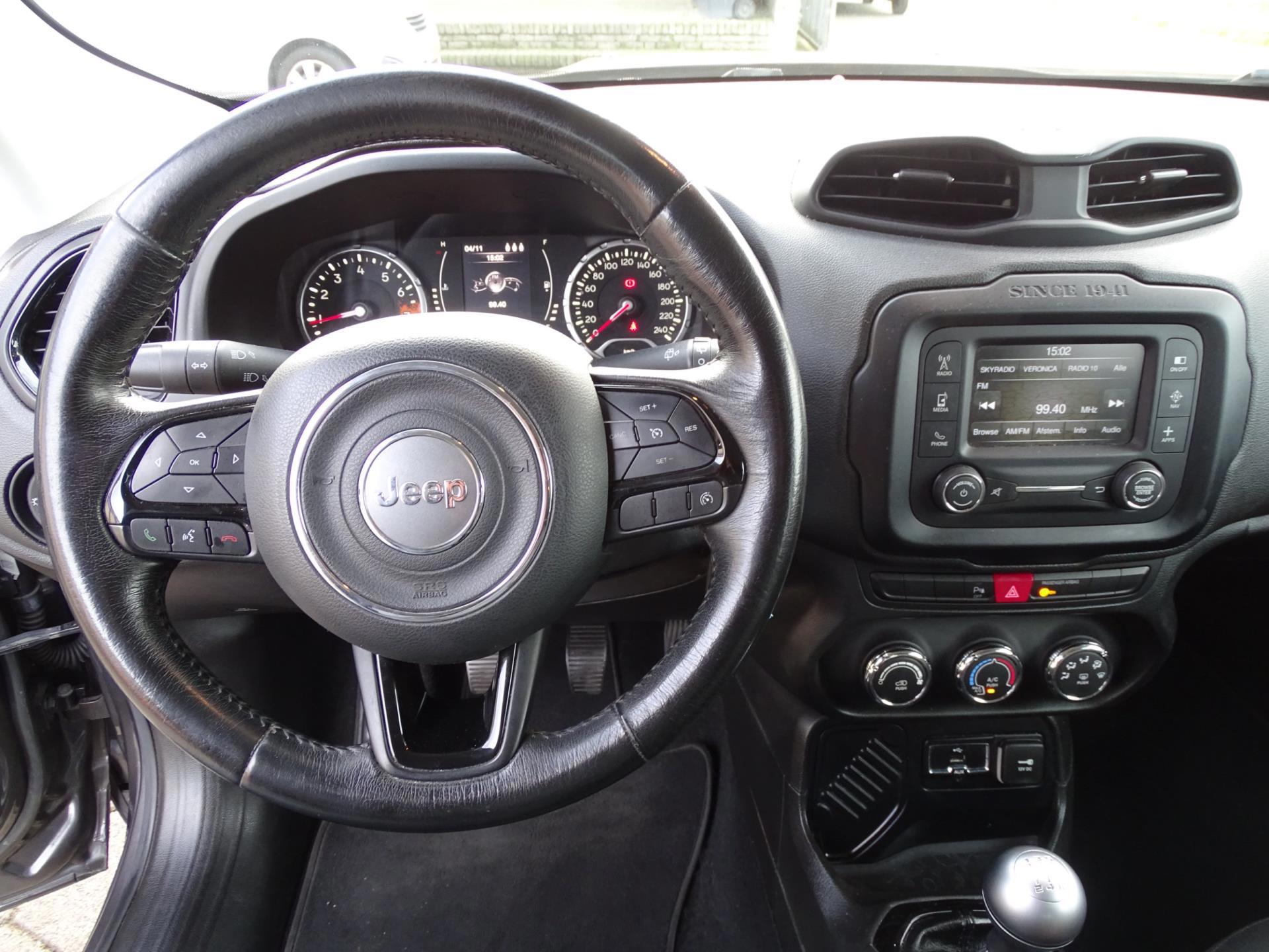 Jeep Renegade 1.6 E-Torq Black Line (2016), foto 11
