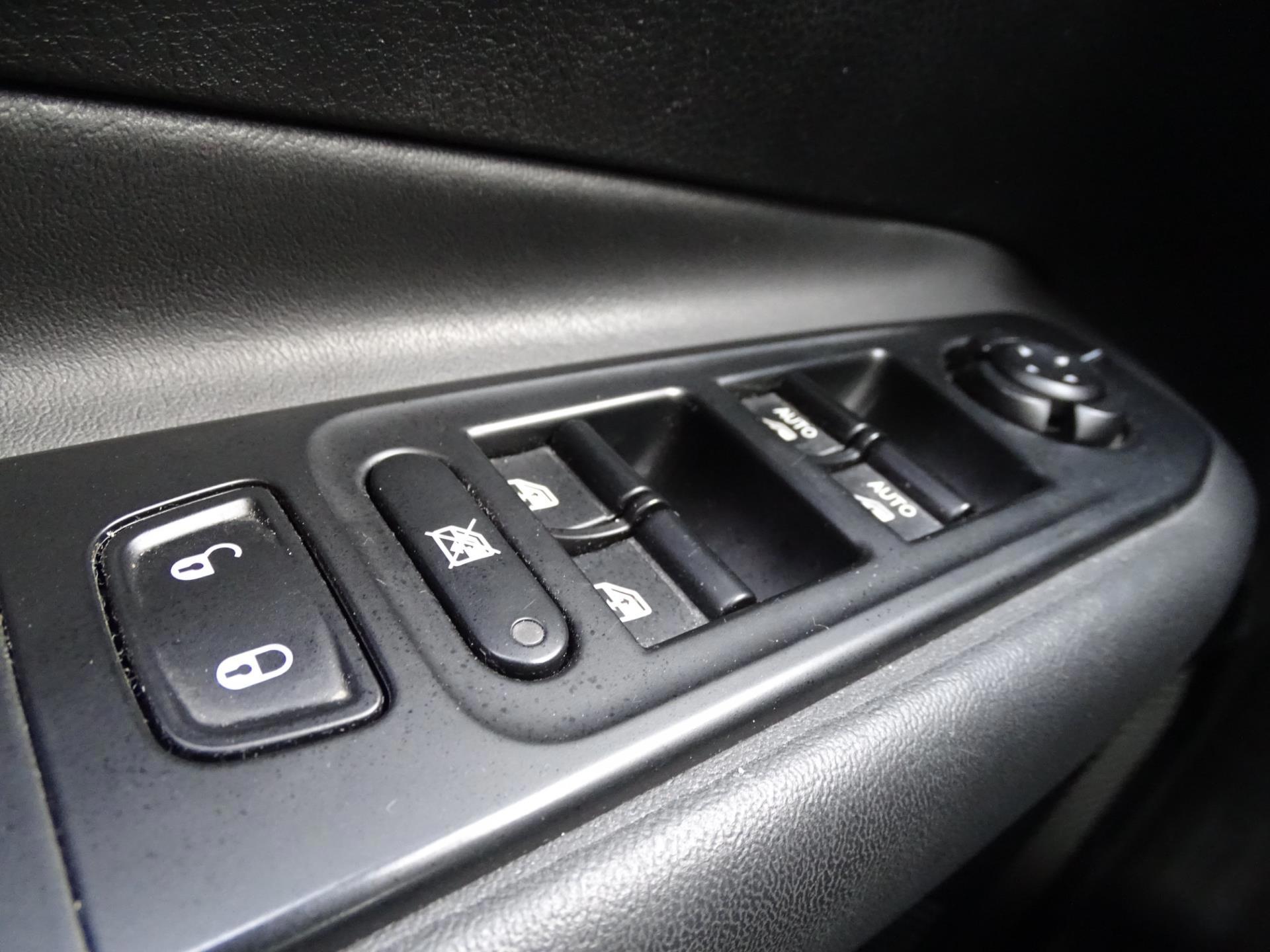 Jeep Renegade 1.6 E-Torq Black Line (2016), foto 12