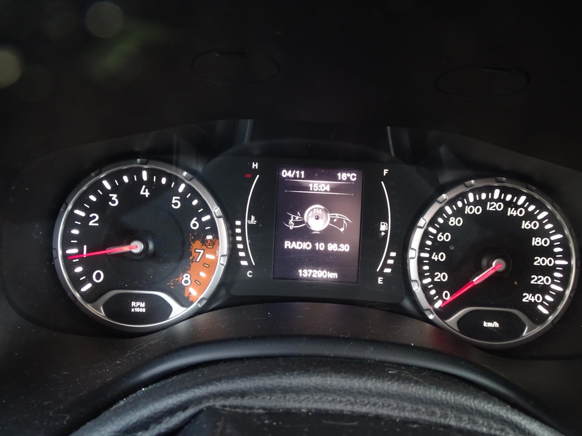 Jeep Renegade 1.6 E-Torq Black Line (2016), foto 16