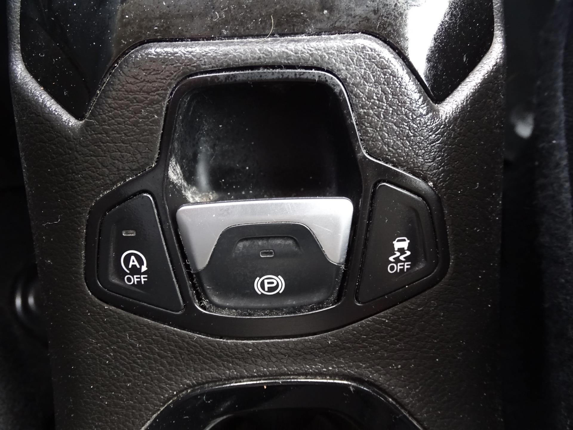 Jeep Renegade 1.6 E-Torq Black Line (2016), foto 19