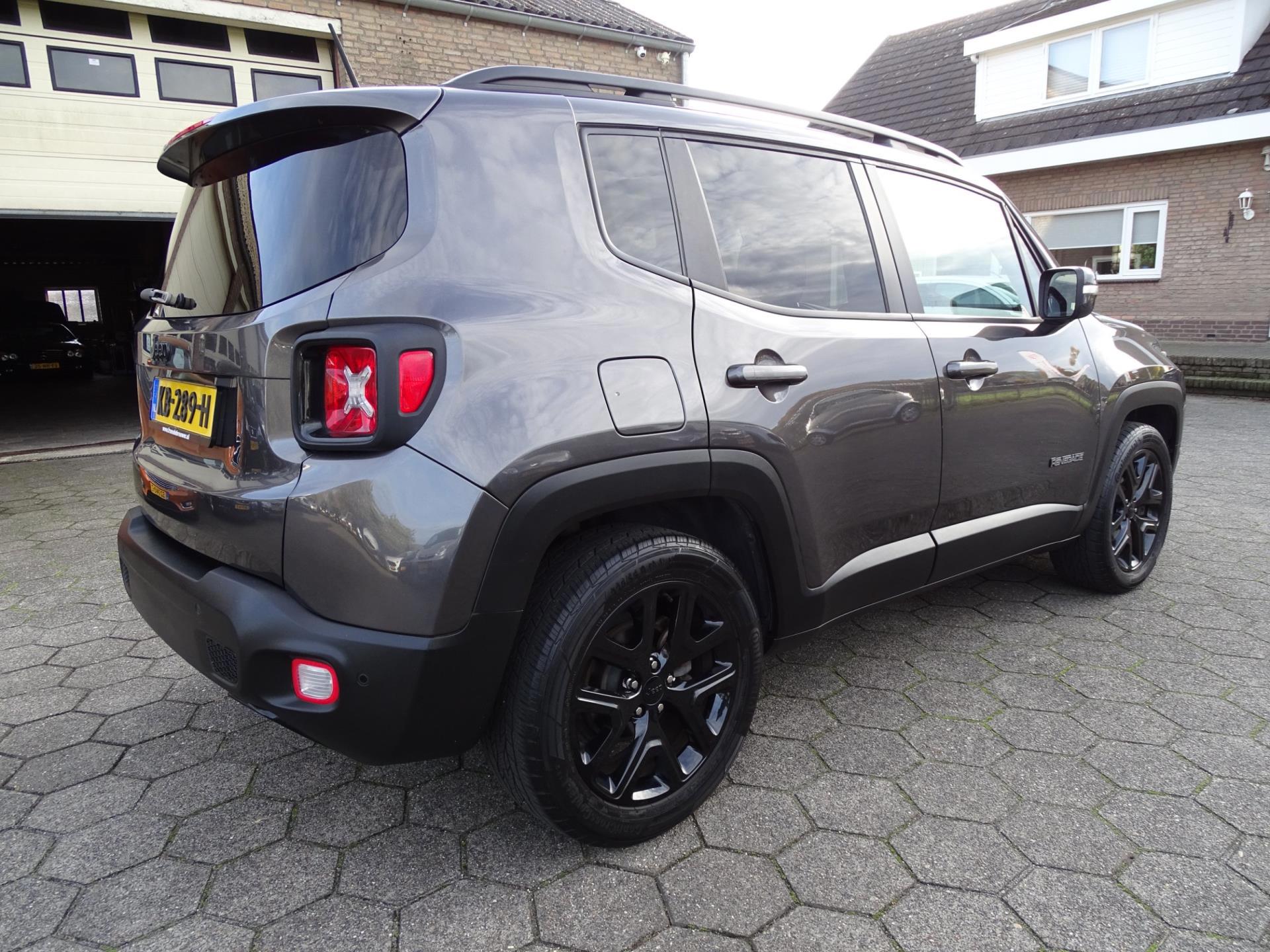 Jeep Renegade 1.6 E-Torq Black Line (2016), foto 3