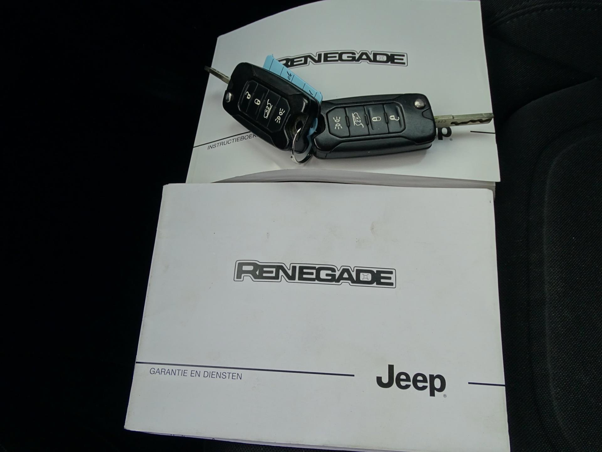 Jeep Renegade 1.6 E-Torq Black Line (2016), foto 21