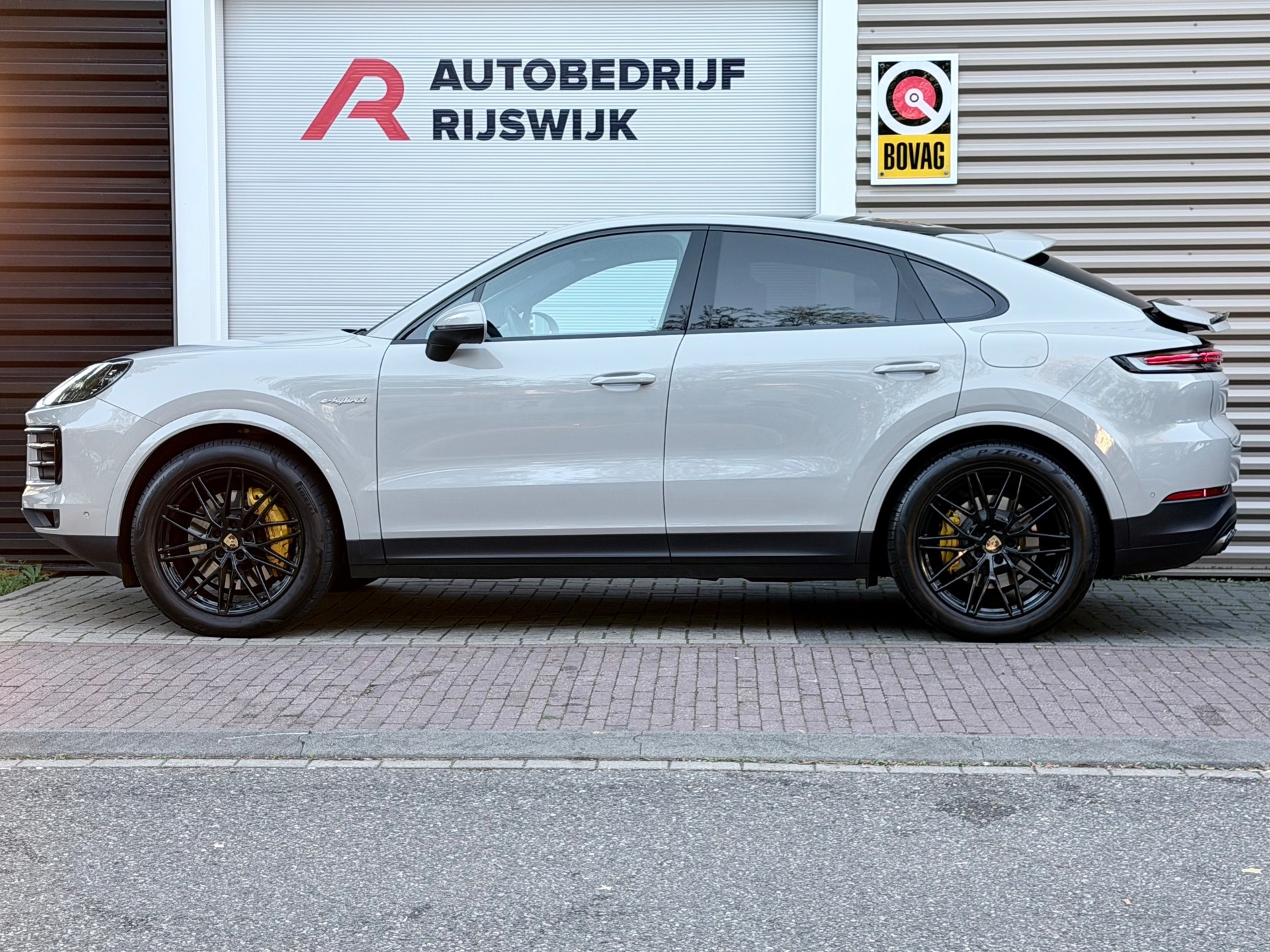 Porsche Cayenne 3.0 E-Hybrid (2023), foto 2