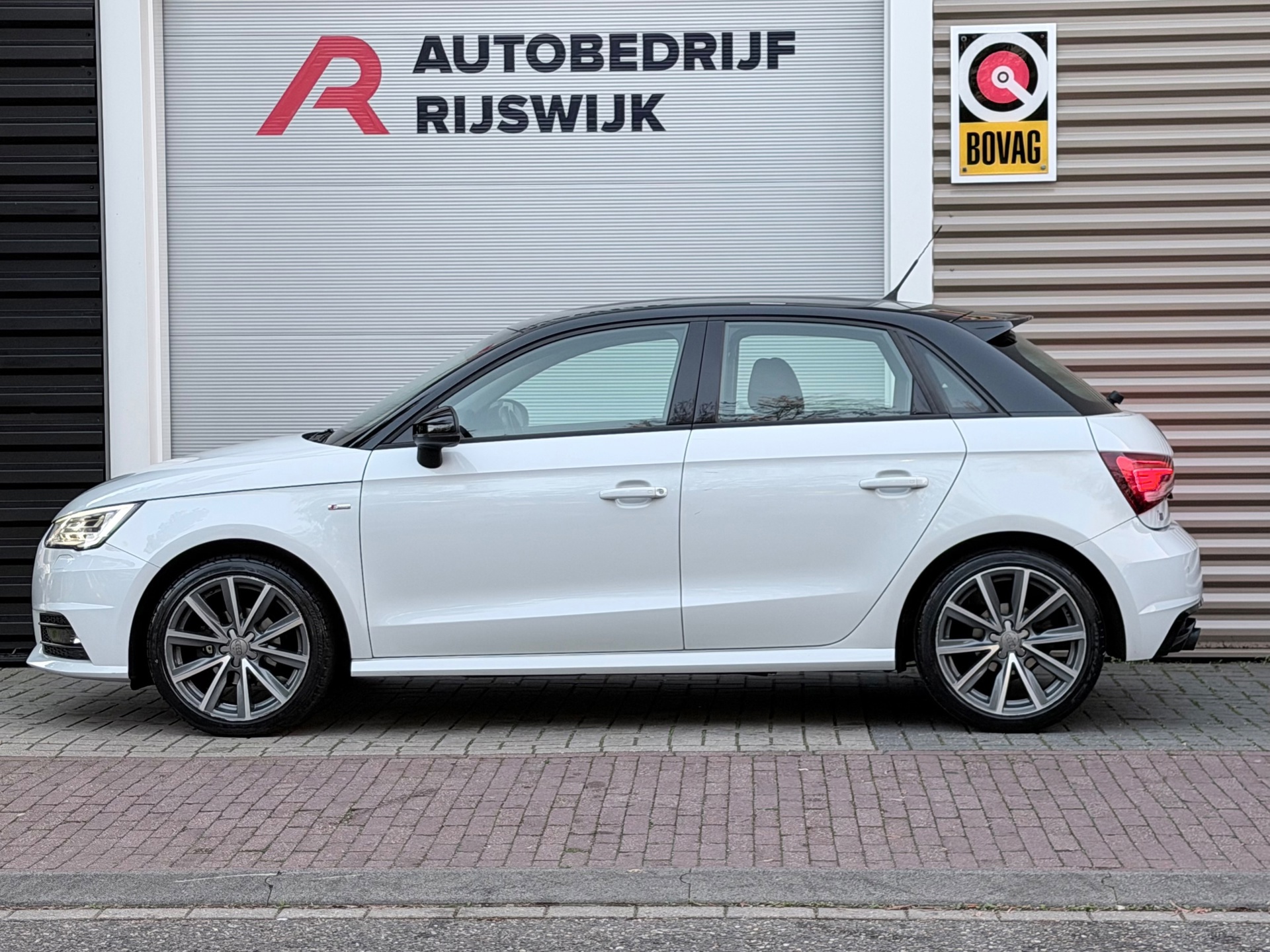 Audi A1 Sportback 1.0 TFSI S-Line (2018), foto 2