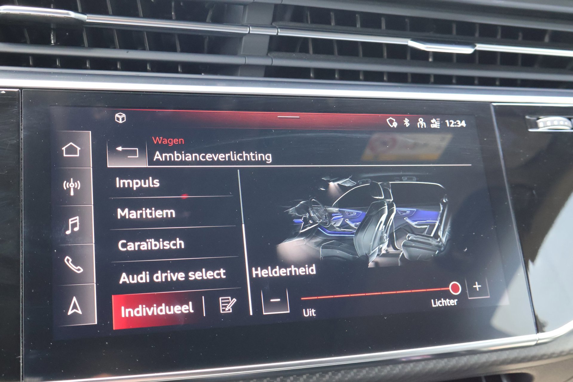 Audi Q8 4.0 TFSI RS quattro URBAN (2022), foto 18