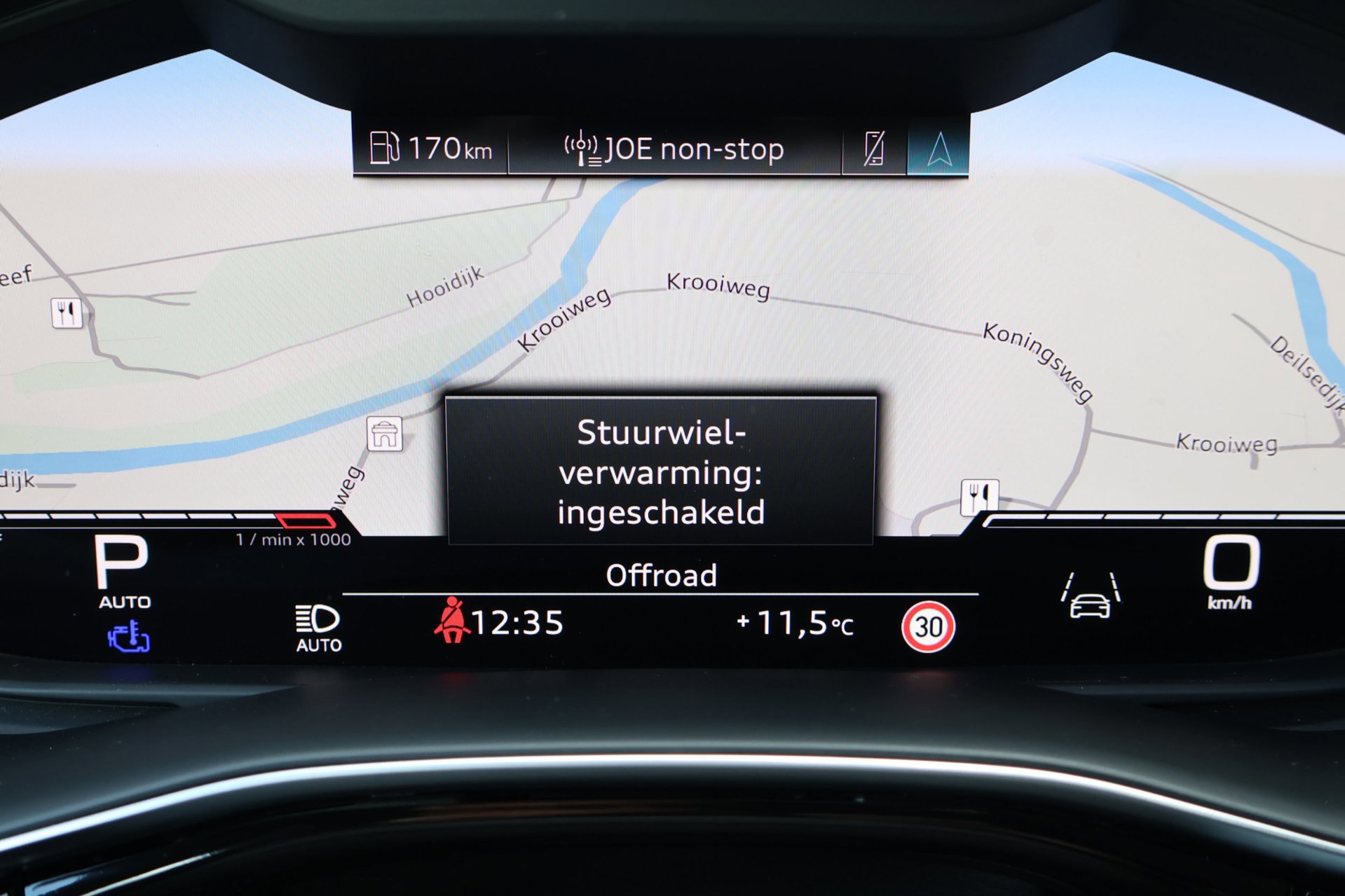 Audi Q8 4.0 TFSI RS quattro URBAN (2022), foto 35