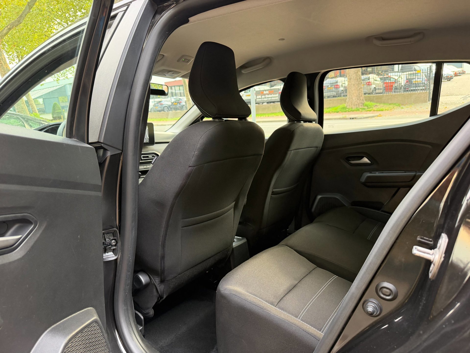 Dacia Sandero 1.0 TCe 90 Essential (2023), foto 11