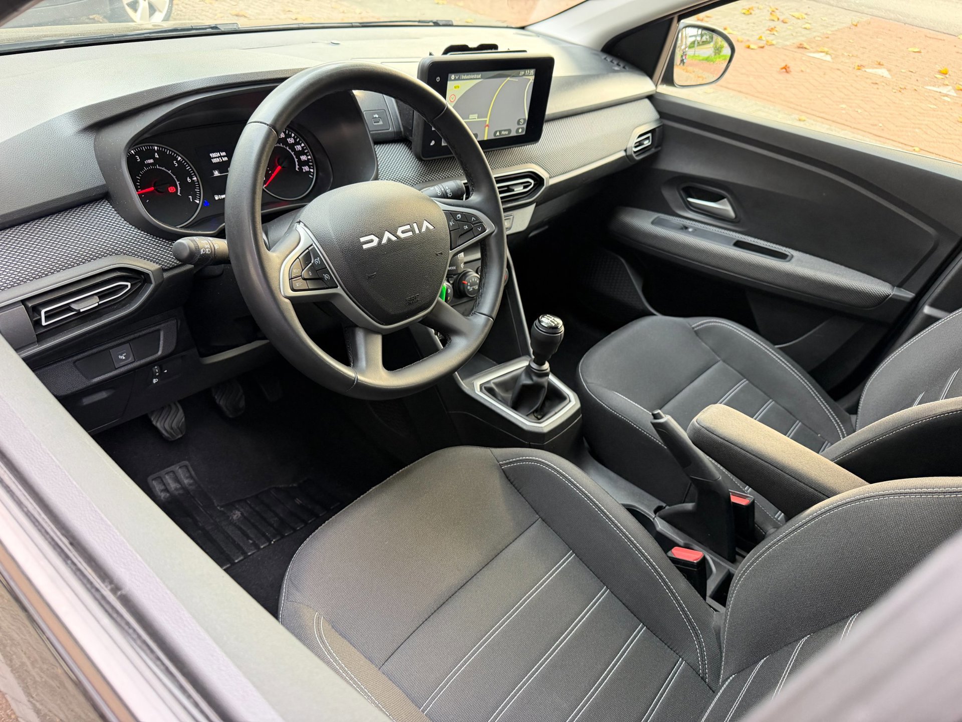 Dacia Sandero 1.0 TCe 90 Essential (2023), foto 16