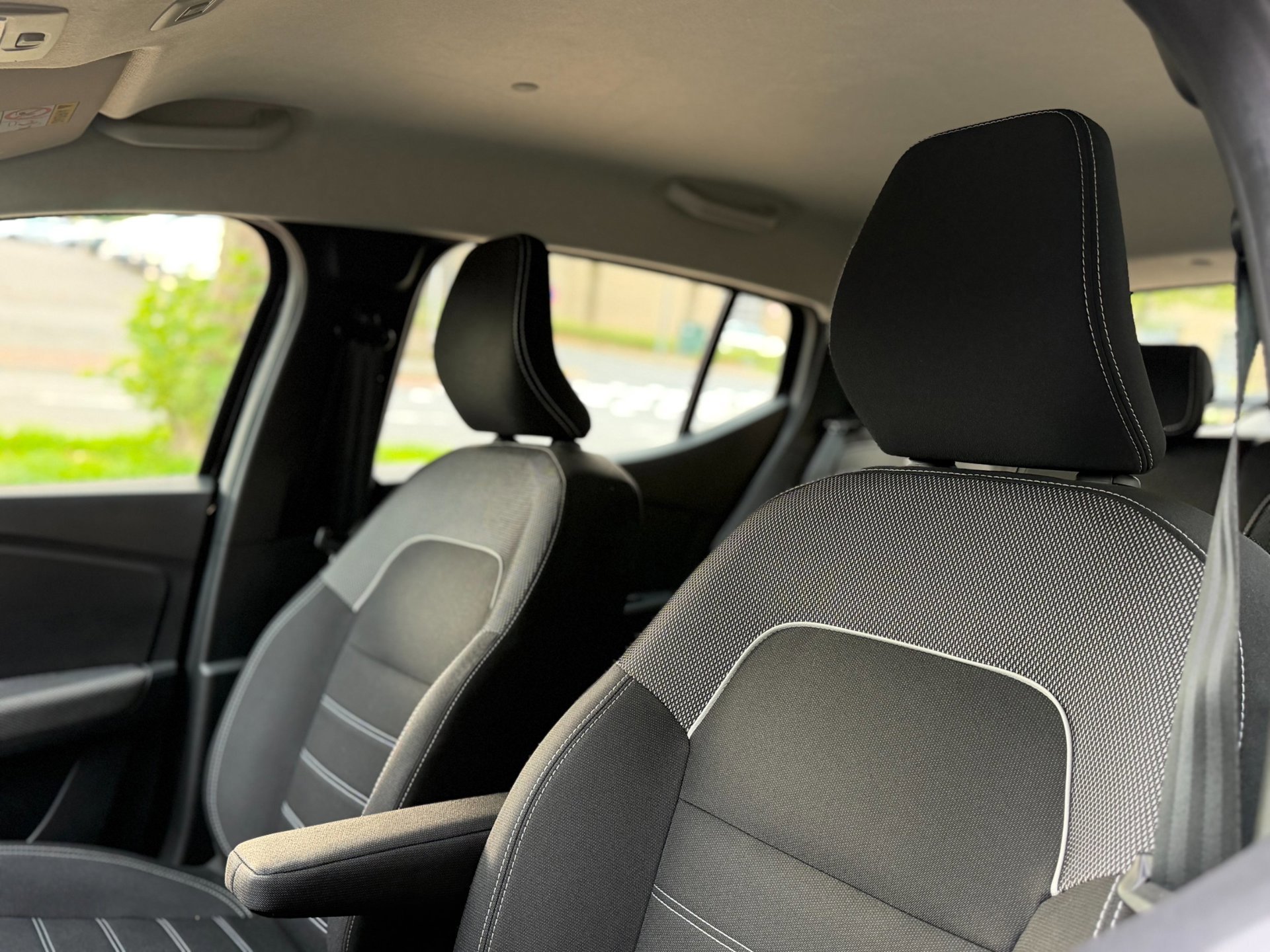 Dacia Sandero 1.0 TCe 90 Essential (2023), foto 17