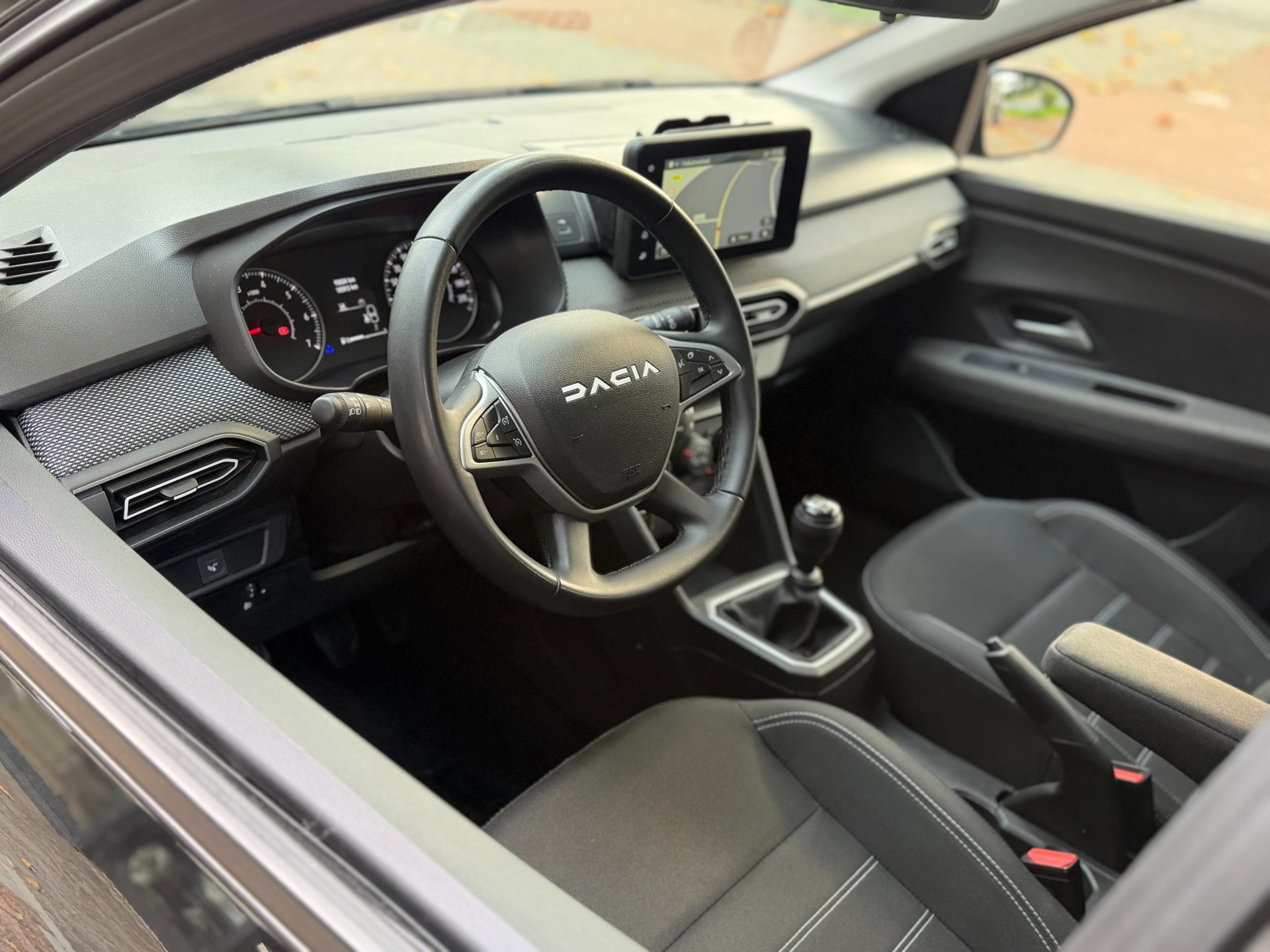 Dacia Sandero 1.0 TCe 90 Essential (2023), foto 18
