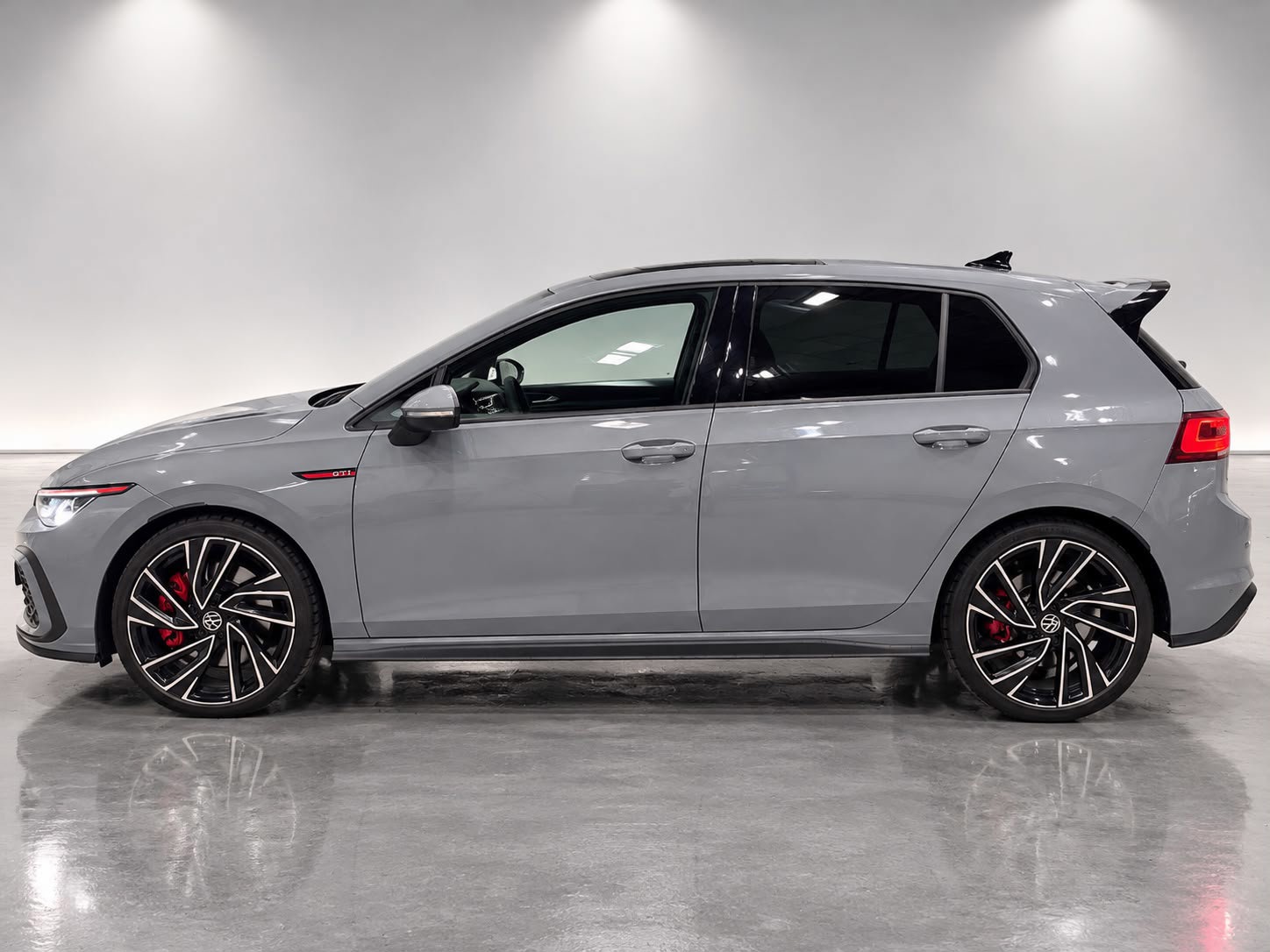 Volkswagen Golf 2.0 TSI GTI (2022), foto 2