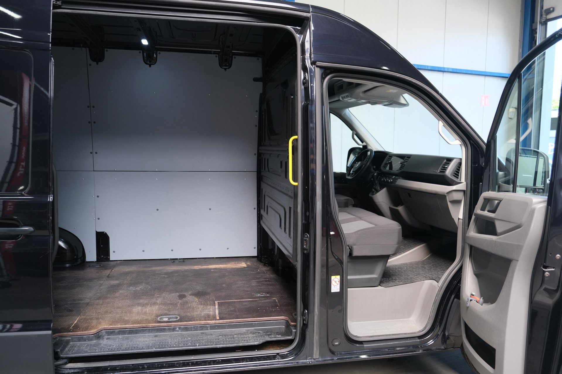 Volkswagen Crafter 35 2.0 TDI L3H3 Highline (2022), foto 4