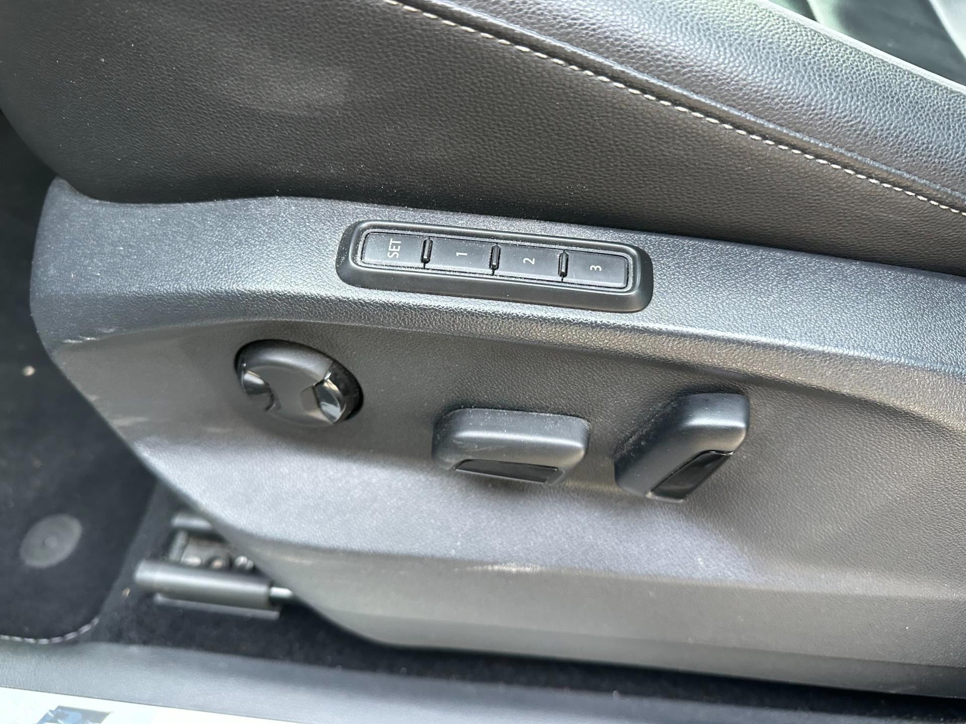 Volkswagen Tiguan 2.0 TSI 4Motion R-Line Panodak (2018), foto 16