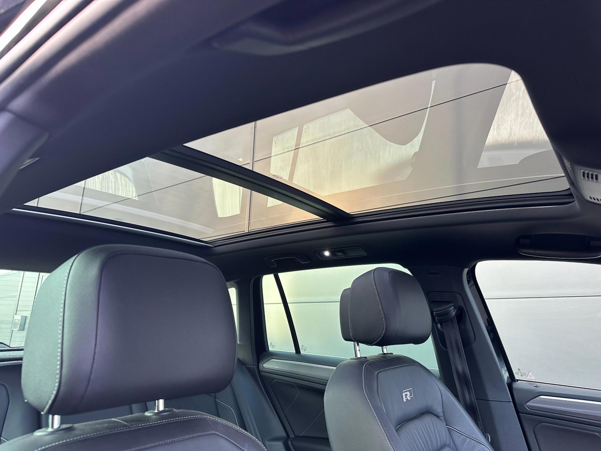 Volkswagen Tiguan 2.0 TSI 4Motion R-Line Panodak (2018), foto 17
