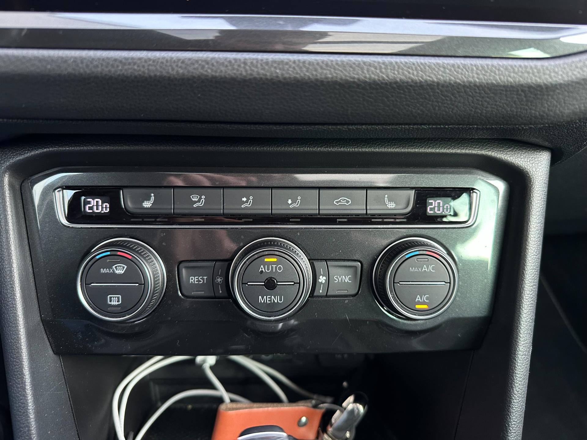 Volkswagen Tiguan 2.0 TSI 4Motion R-Line Panodak (2018), foto 26