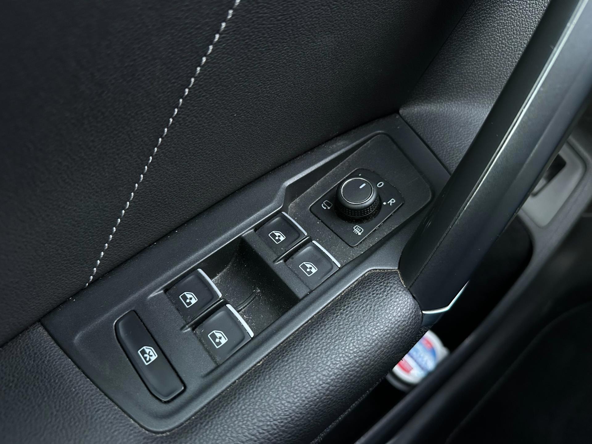Volkswagen Tiguan 2.0 TSI 4Motion R-Line Panodak (2018), foto 27