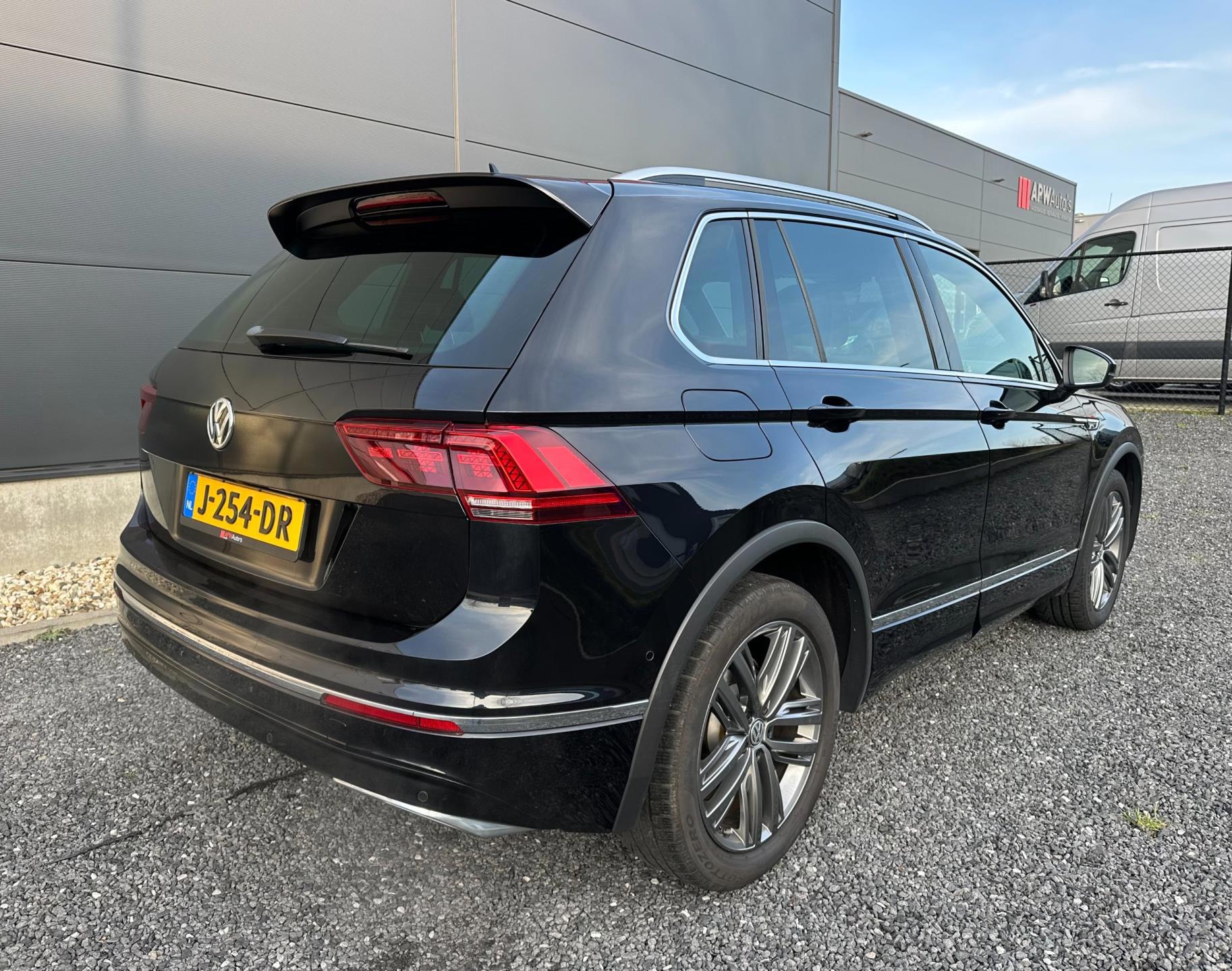 Volkswagen Tiguan 2.0 TSI 4Motion R-Line Panodak (2018), foto 6