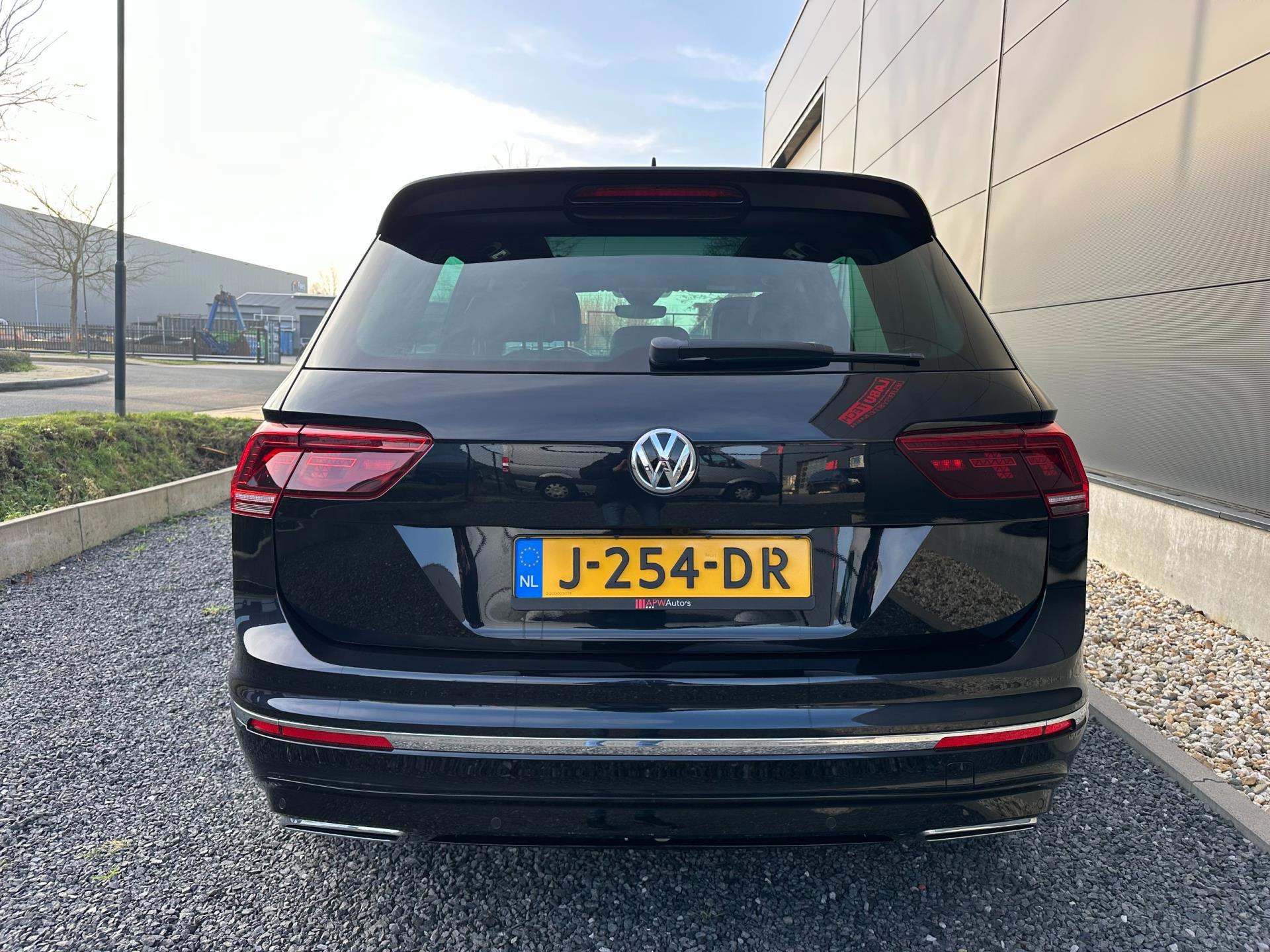 Volkswagen Tiguan 2.0 TSI 4Motion R-Line Panodak (2018), foto 10