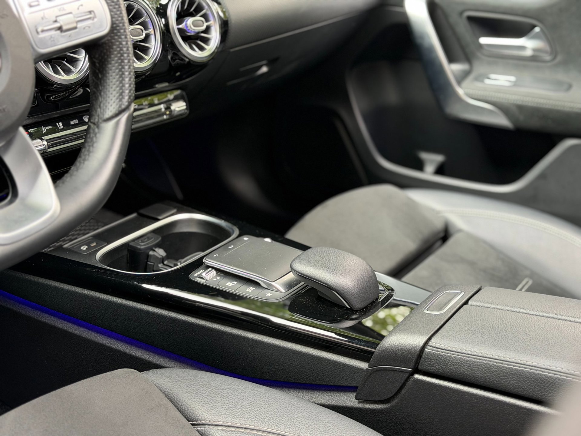 Mercedes-Benz A-klasse 250 e Premium (2020), foto 12