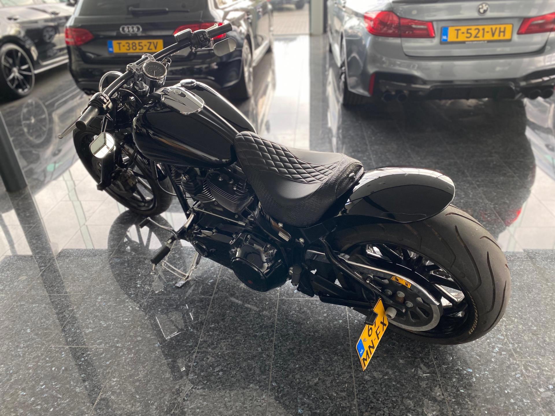 Harley Davidson Chopper 103 FXSB Softail Breakout Custom Thunderbike 2016 (2016), foto 6