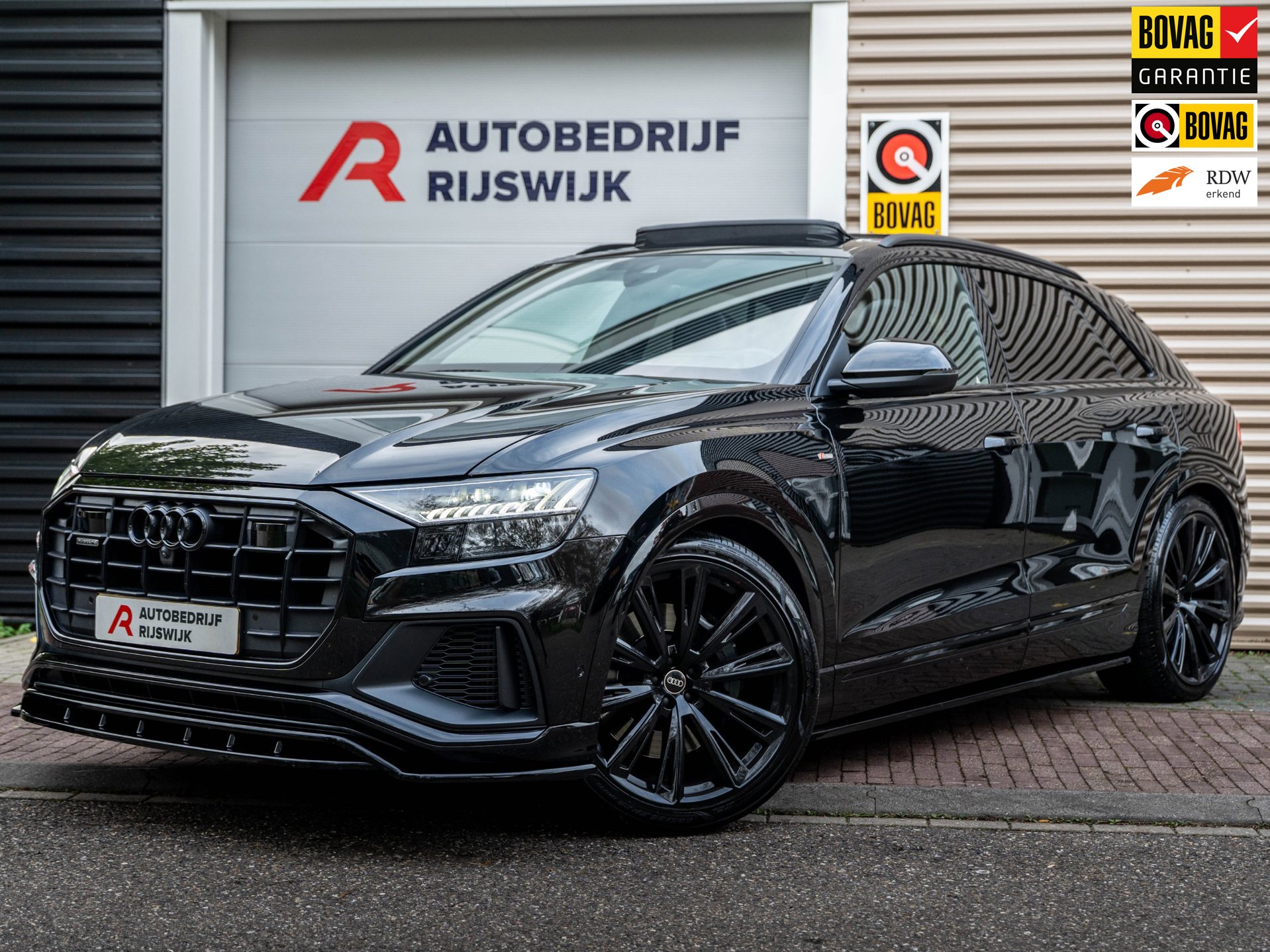 Audi Q8 55 TFSI e quattro S-Line (2022), foto 1