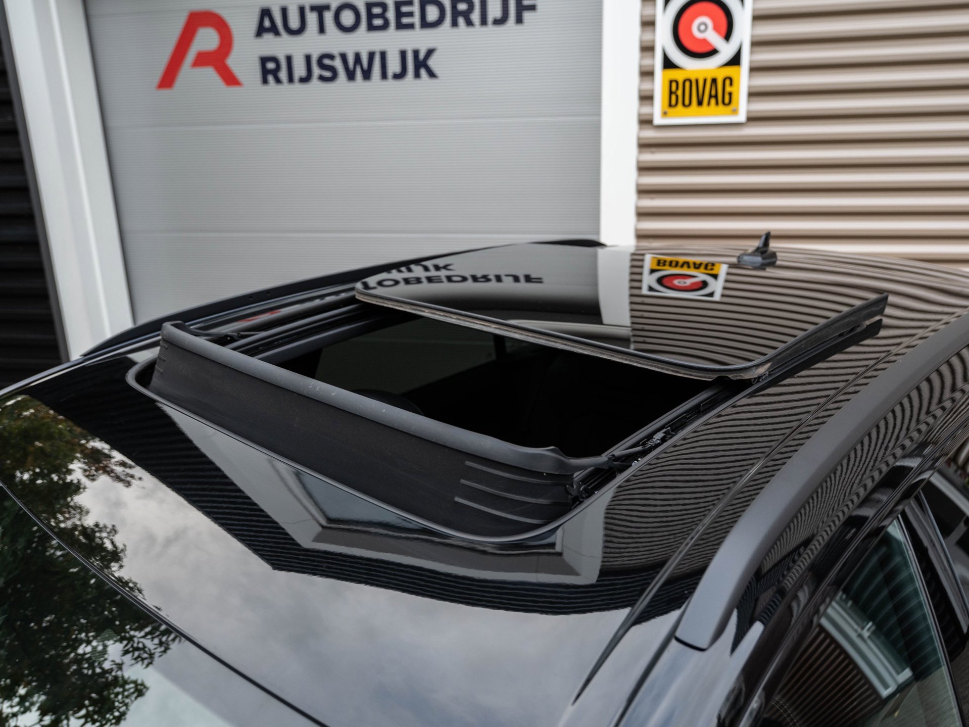 Audi Q8 55 TFSI e quattro S-Line (2022), foto 11