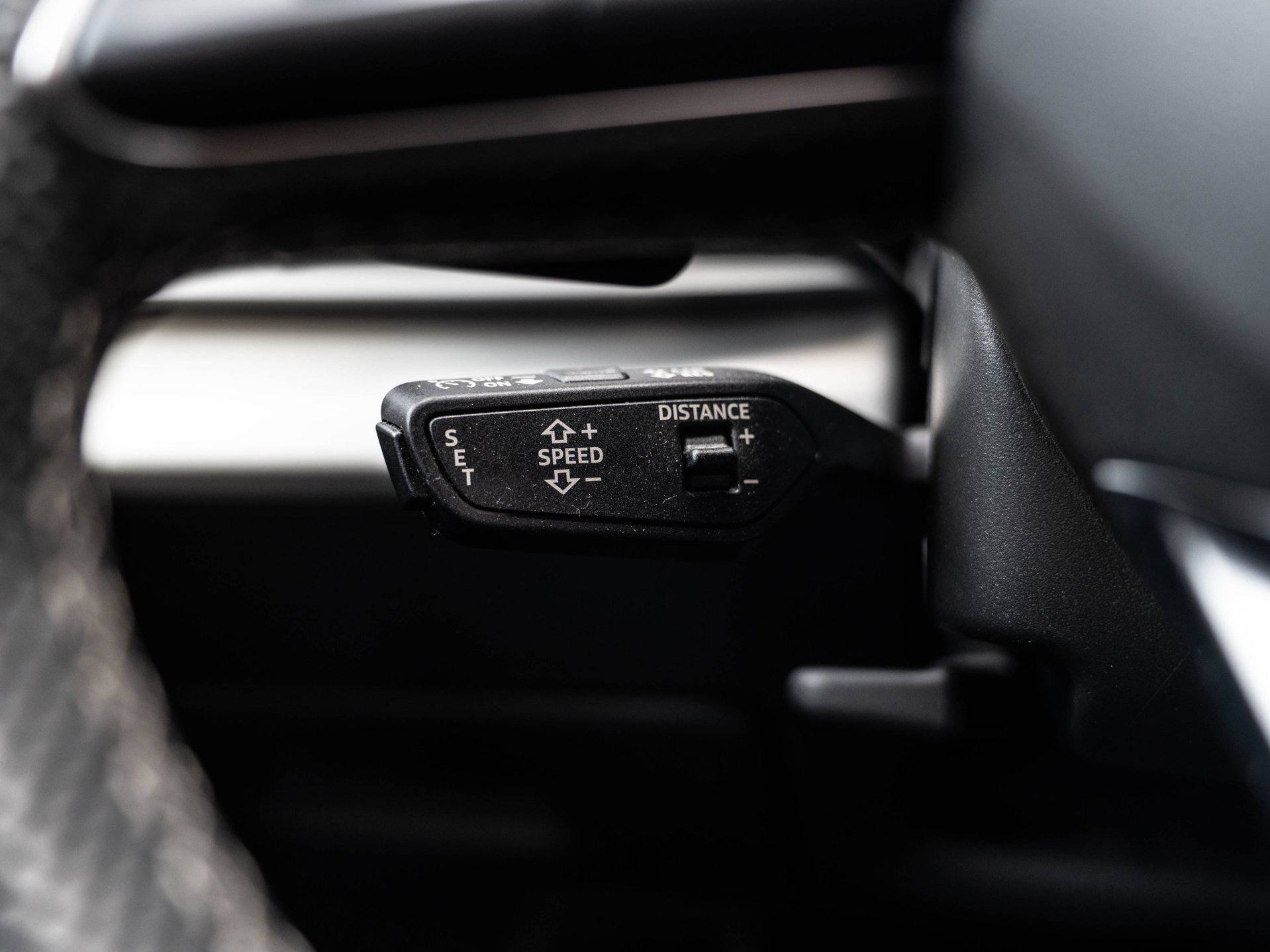 Audi Q8 55 TFSI e quattro S-Line (2022), foto 21