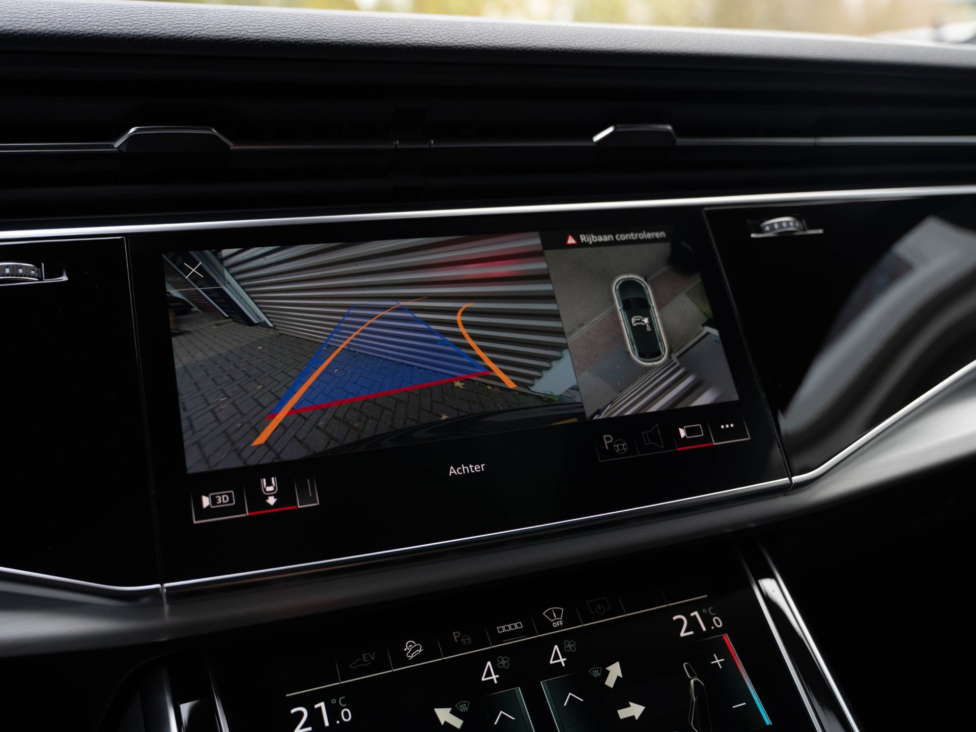 Audi Q8 55 TFSI e quattro S-Line (2022), foto 26