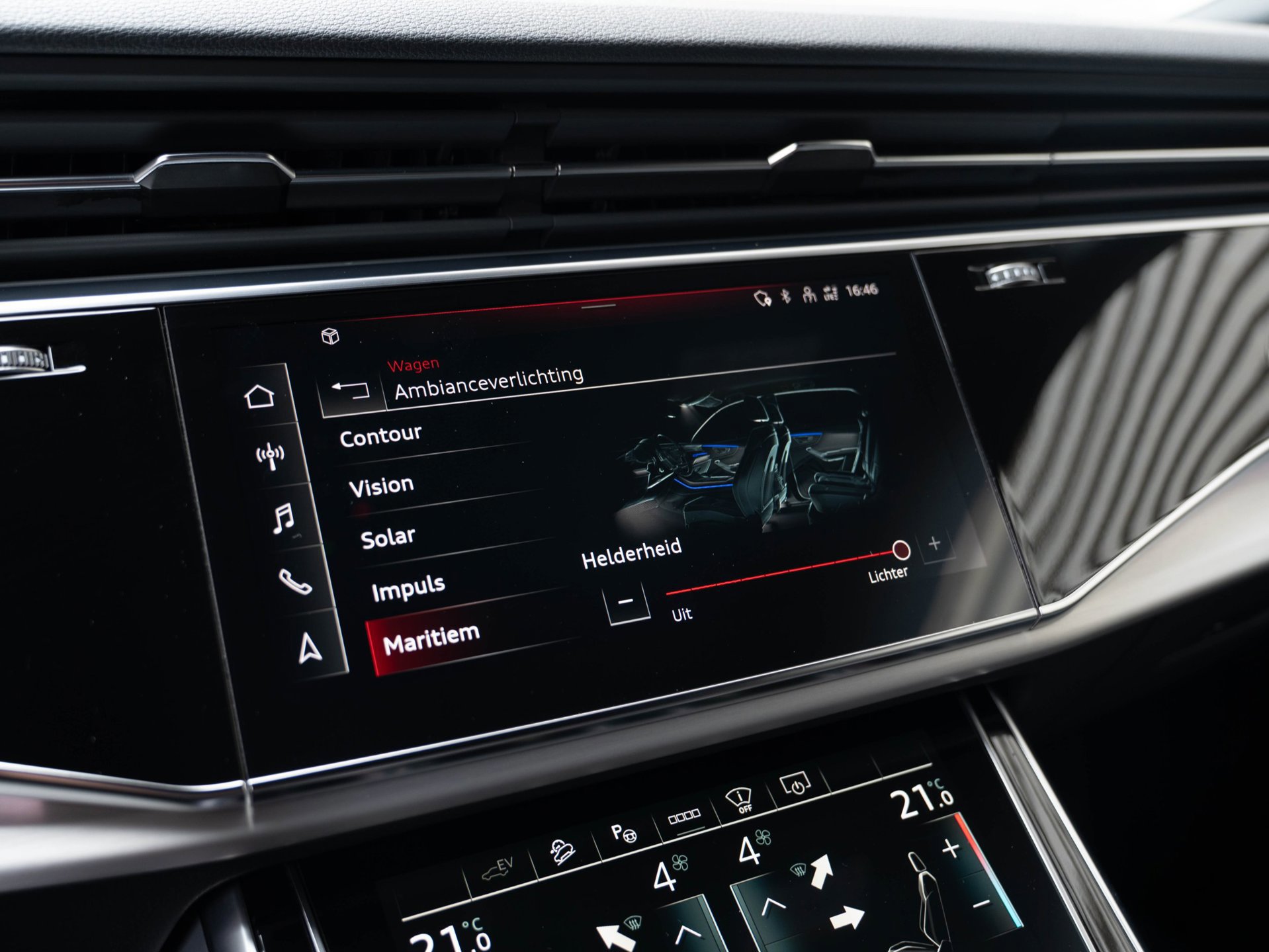 Audi Q8 55 TFSI e quattro S-Line (2022), foto 29