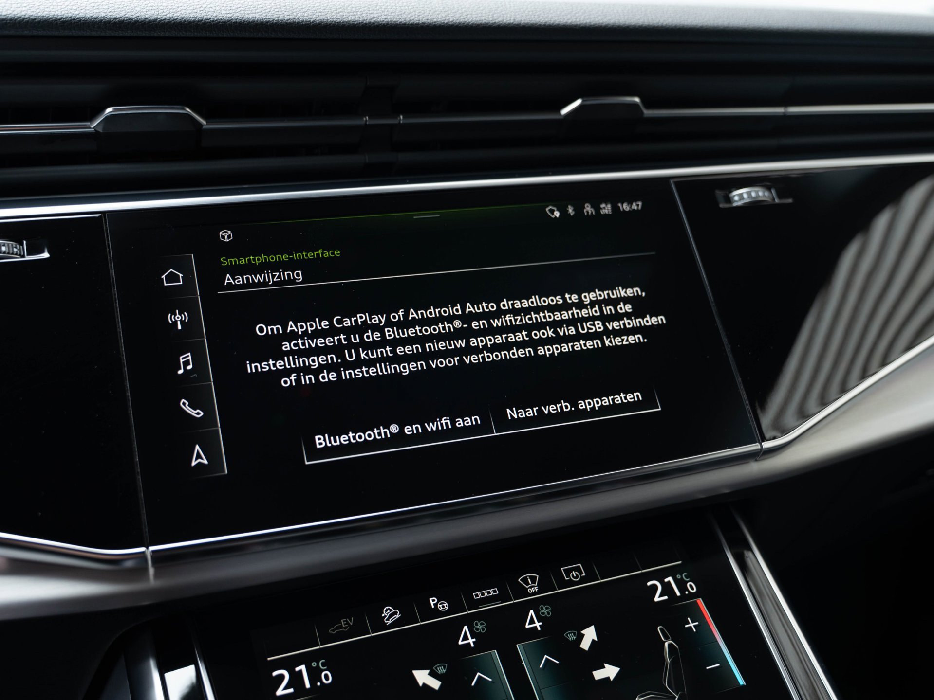 Audi Q8 55 TFSI e quattro S-Line (2022), foto 30