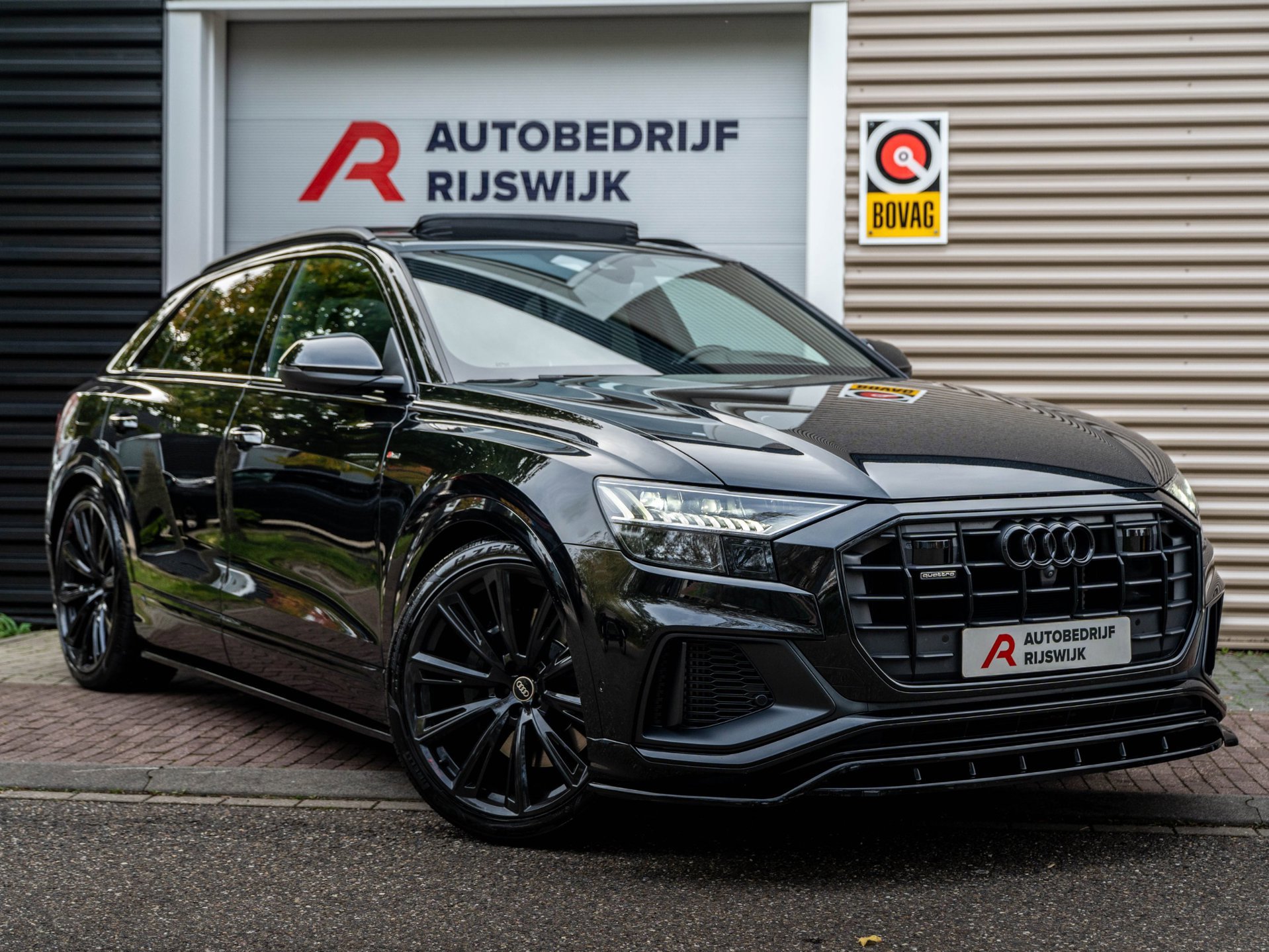 Audi Q8 55 TFSI e quattro S-Line (2022), foto 6