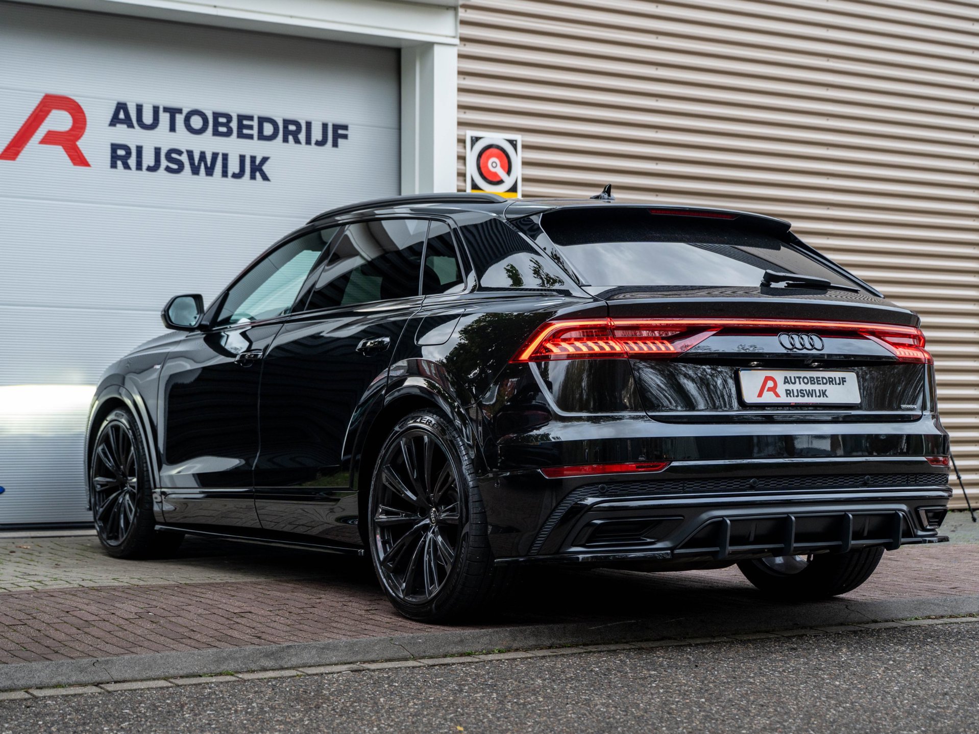 Audi Q8 55 TFSI e quattro S-Line (2022), foto 7