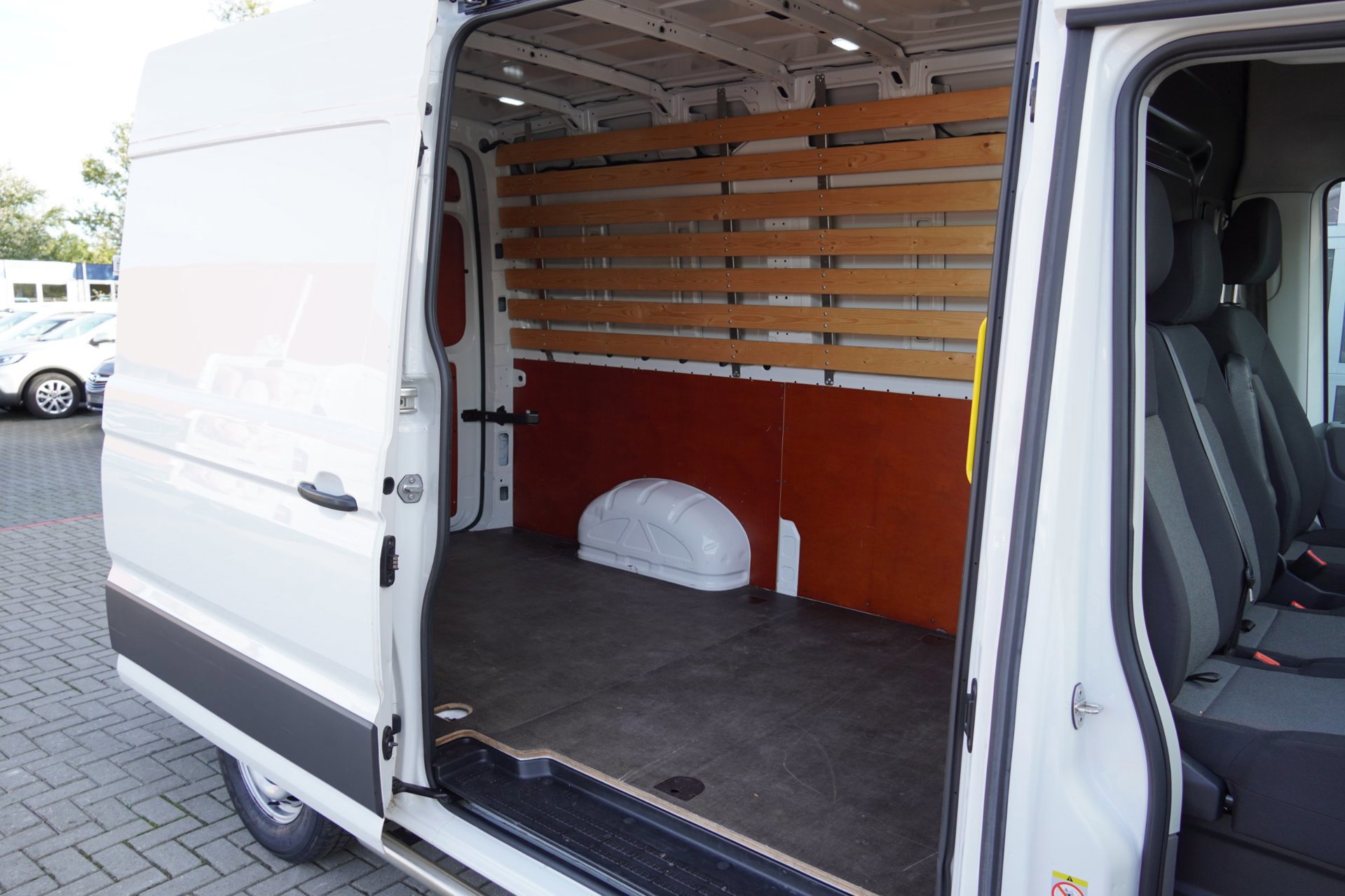 Volkswagen Crafter 35 2.0 TDI L3H3 Highline (2022), foto 9