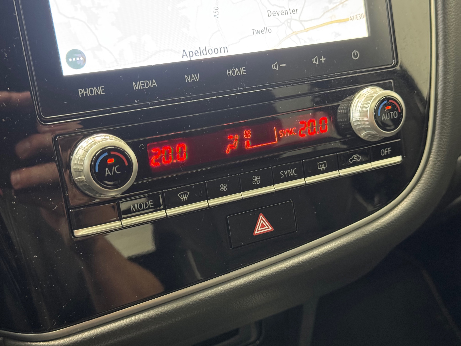 Mitsubishi Outlander 2.4 PHEV Instyle (2020), foto 19