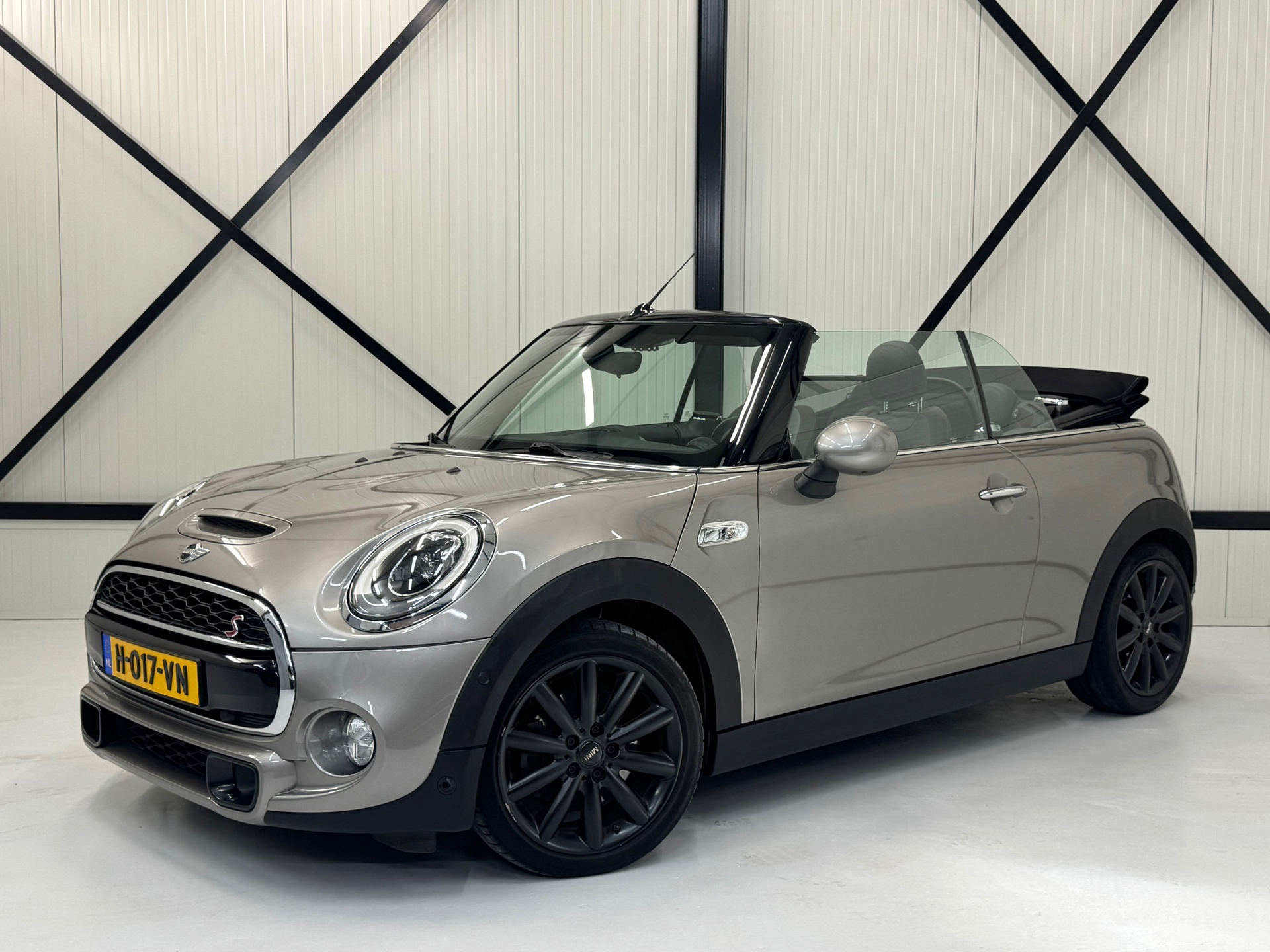 Mini Cabrio 2.0 Cooper S Chili Serious Business (2016), foto 1
