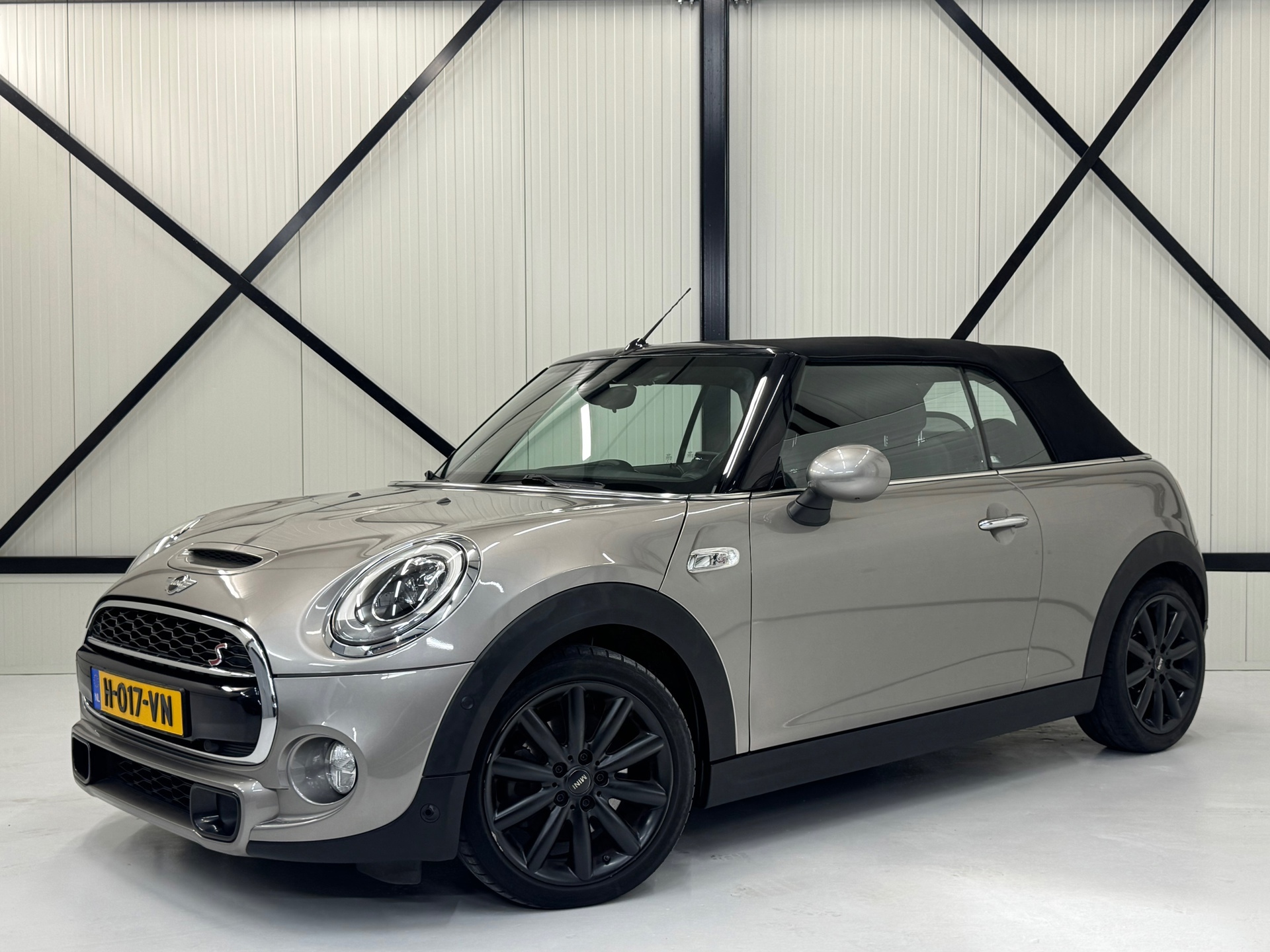 Mini Cabrio 2.0 Cooper S Chili Serious Business (2016), foto 2